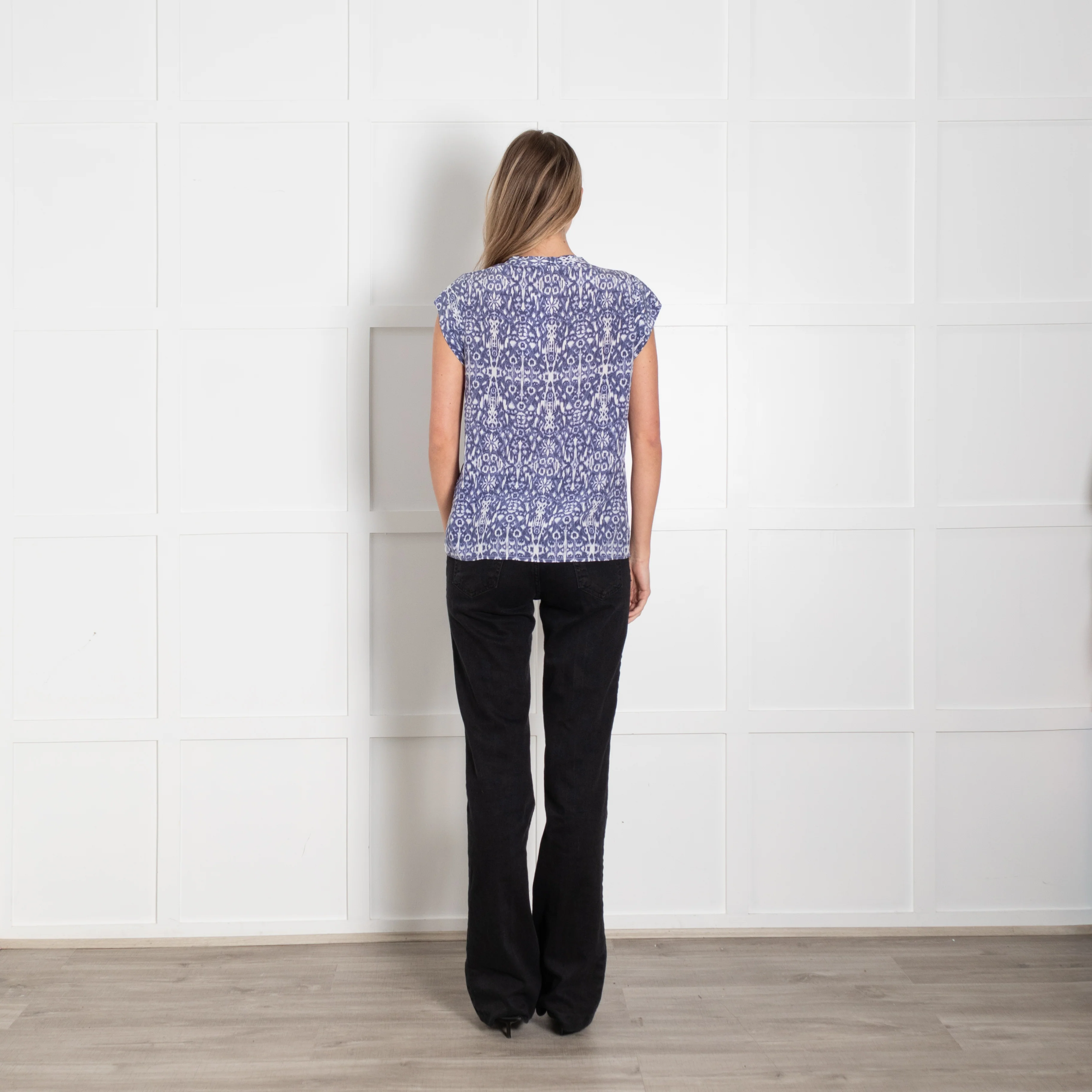 Joie White Blue Print Silk V-Neck Sleeveless Top - Image 5