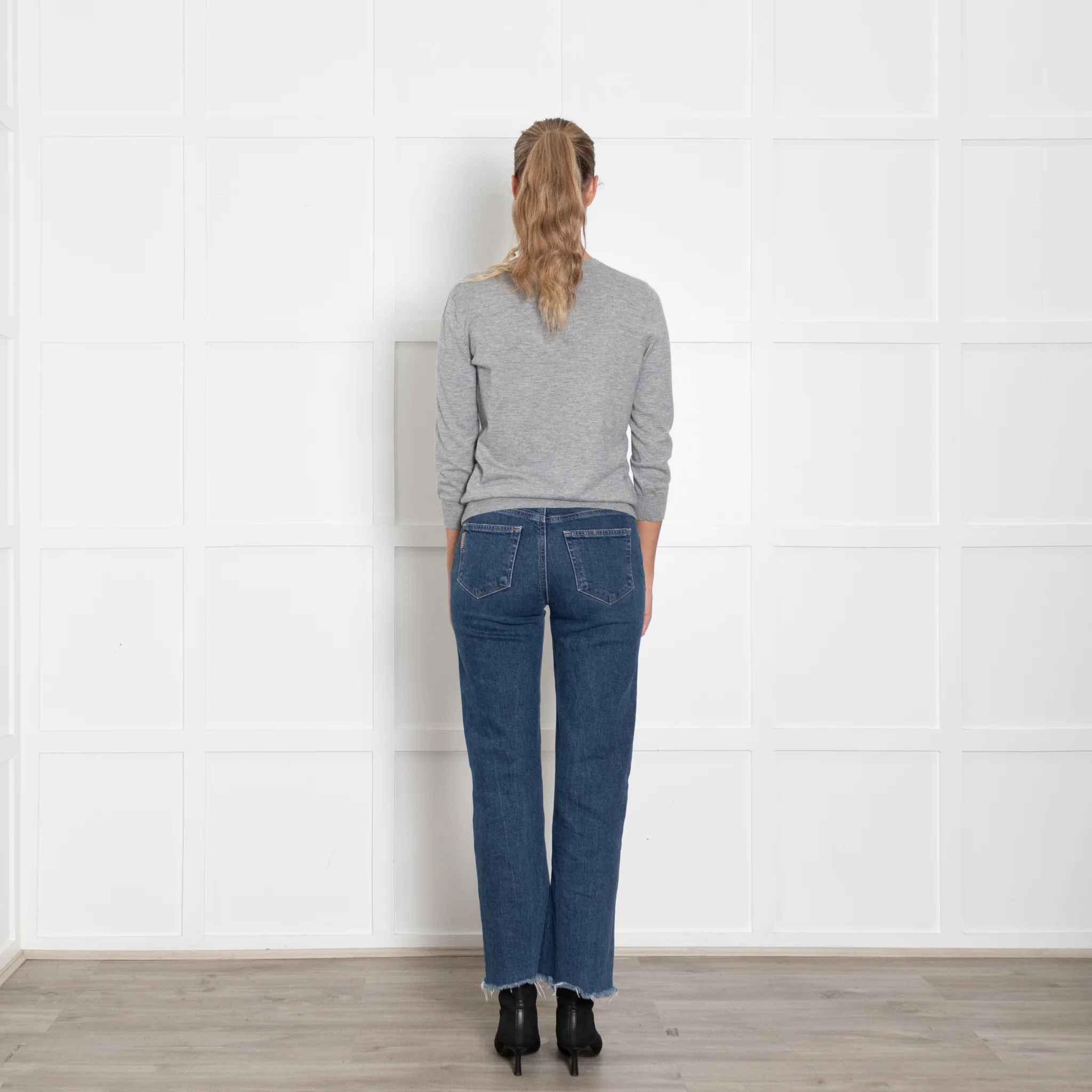 Joseph Grey Cashmere Jumper With 3/4 Sleeves And Hook And Eye Fastening - Image 5