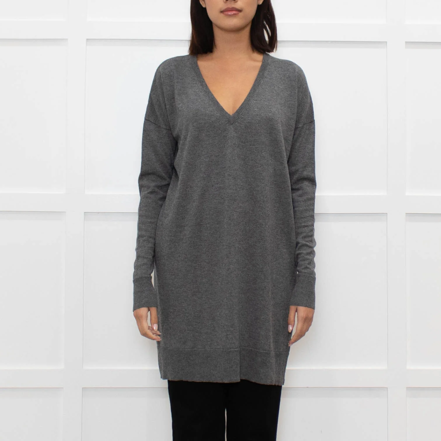 Joseph Grey V-Neck Wool Blend Fine Knit Long Jumper - Image 2