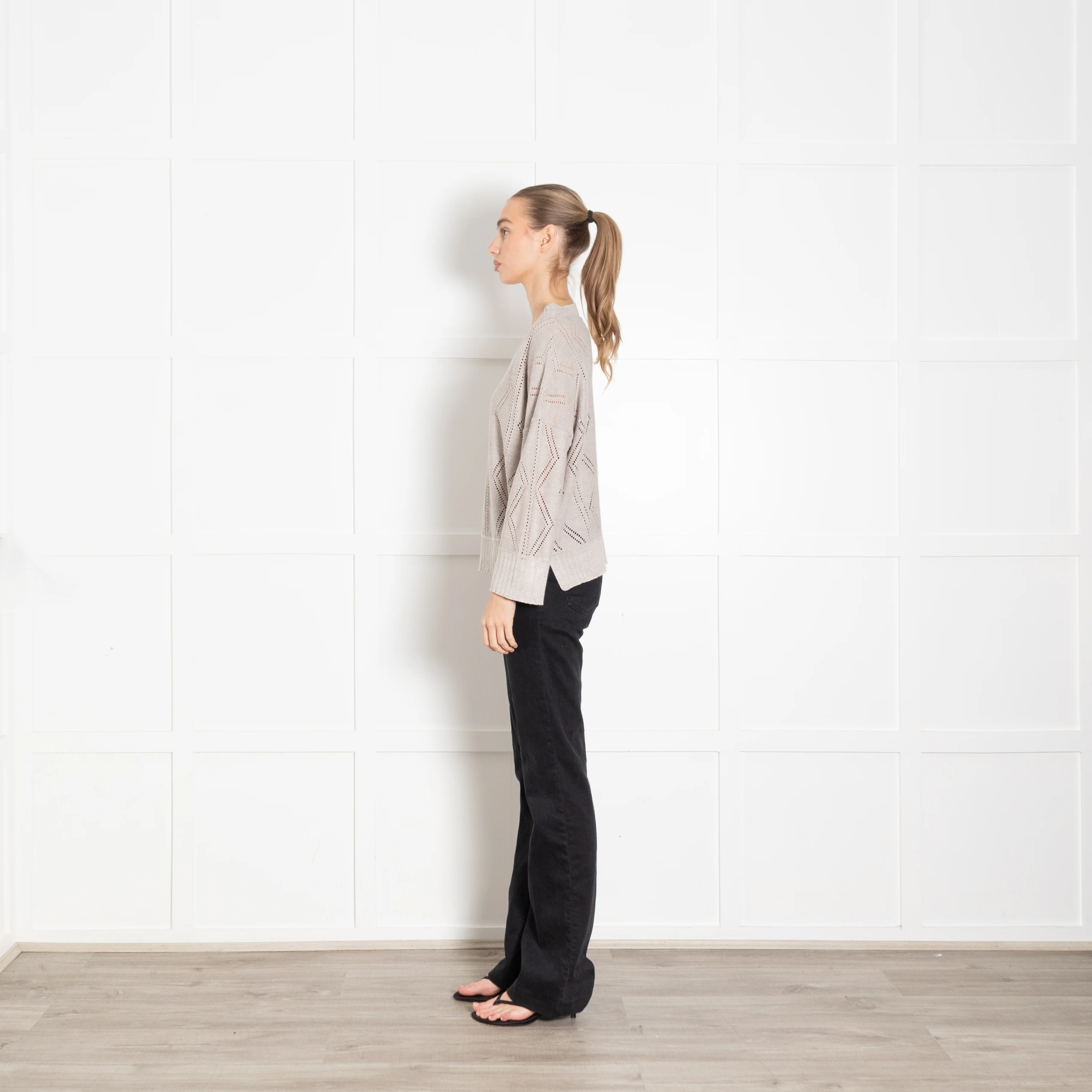 Kinross Grey Linen Diamond Pattern V Neck Jumper - Image 4