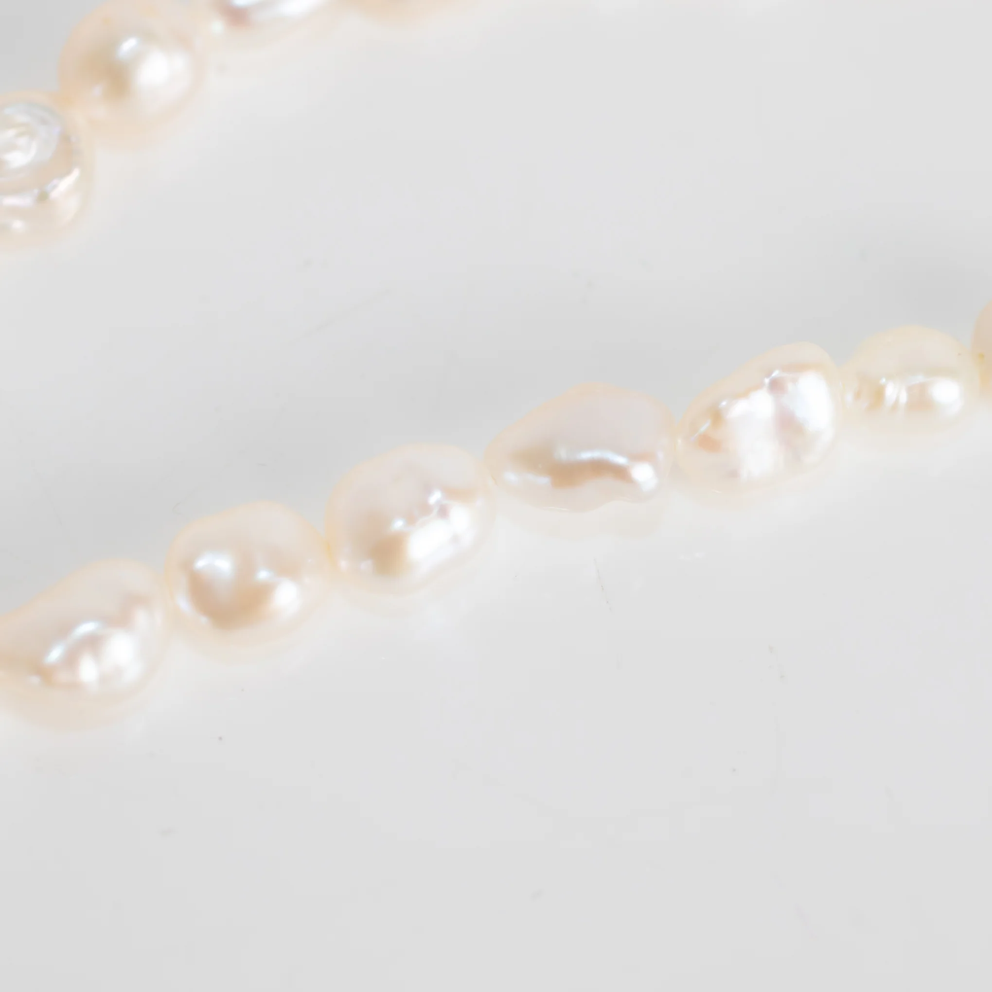 Kirstin Ash Lustre Pearl Choker - Image 4