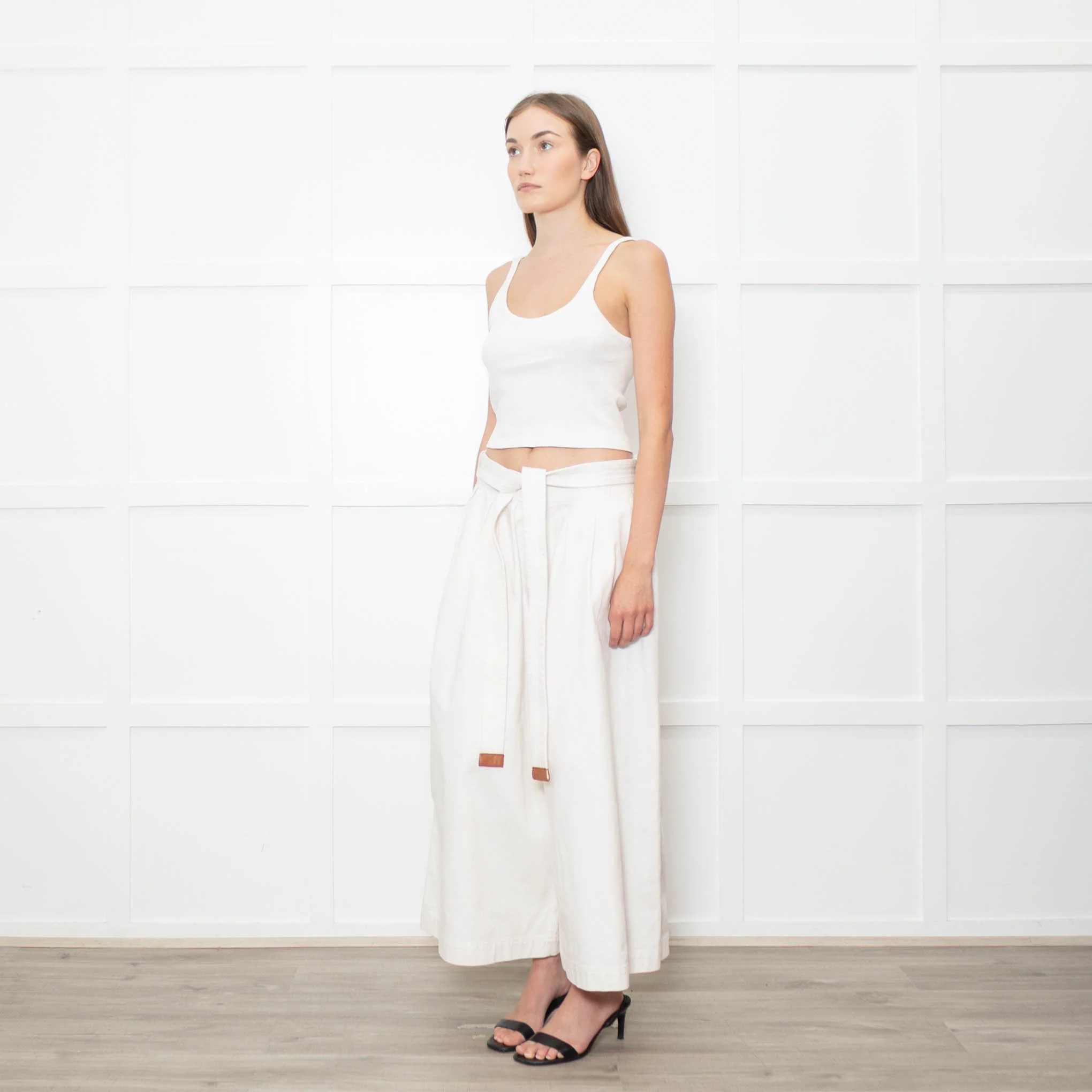 Loewe White Denim Belted Wide Crop Trousers - Image 3