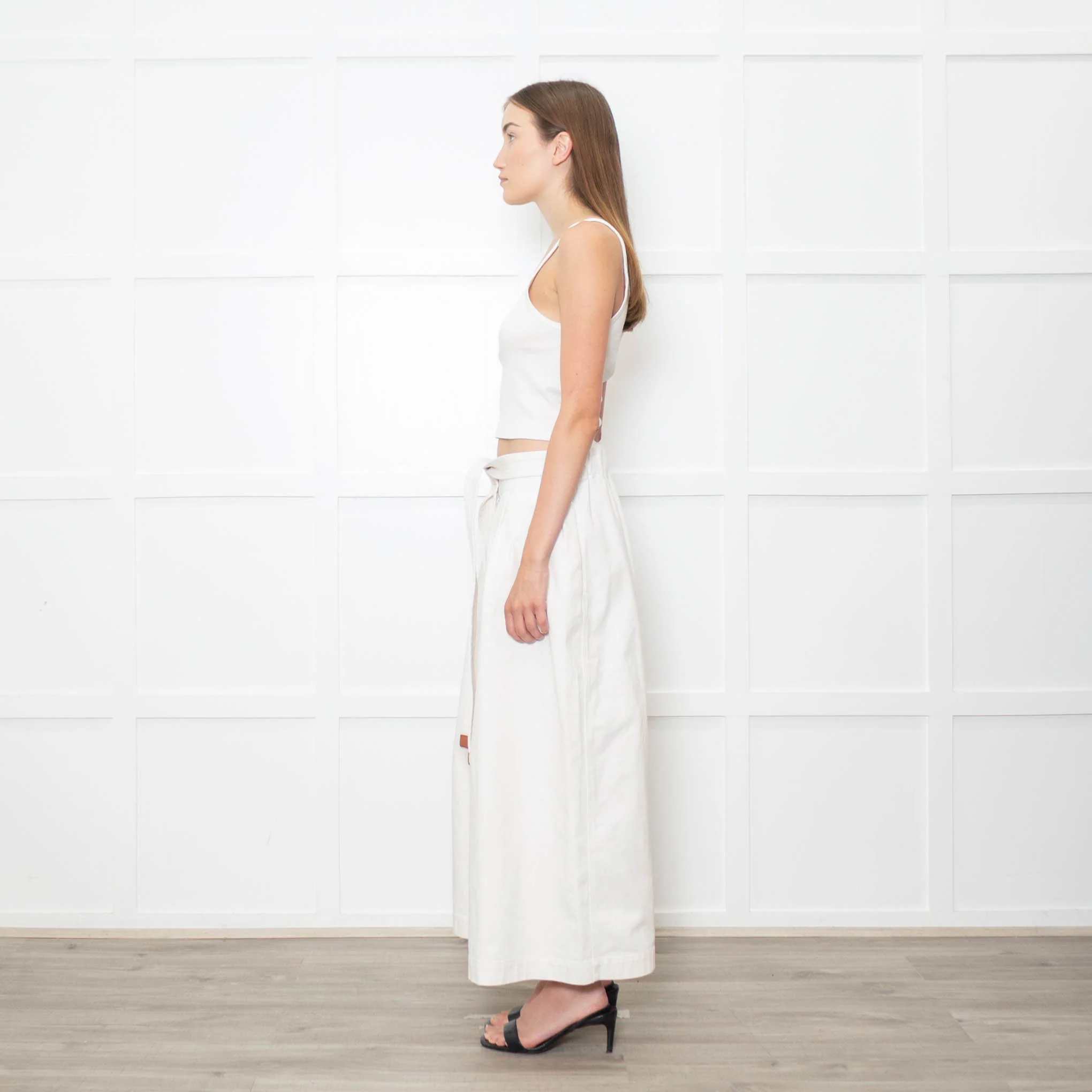 Loewe White Denim Belted Wide Crop Trousers - Image 4