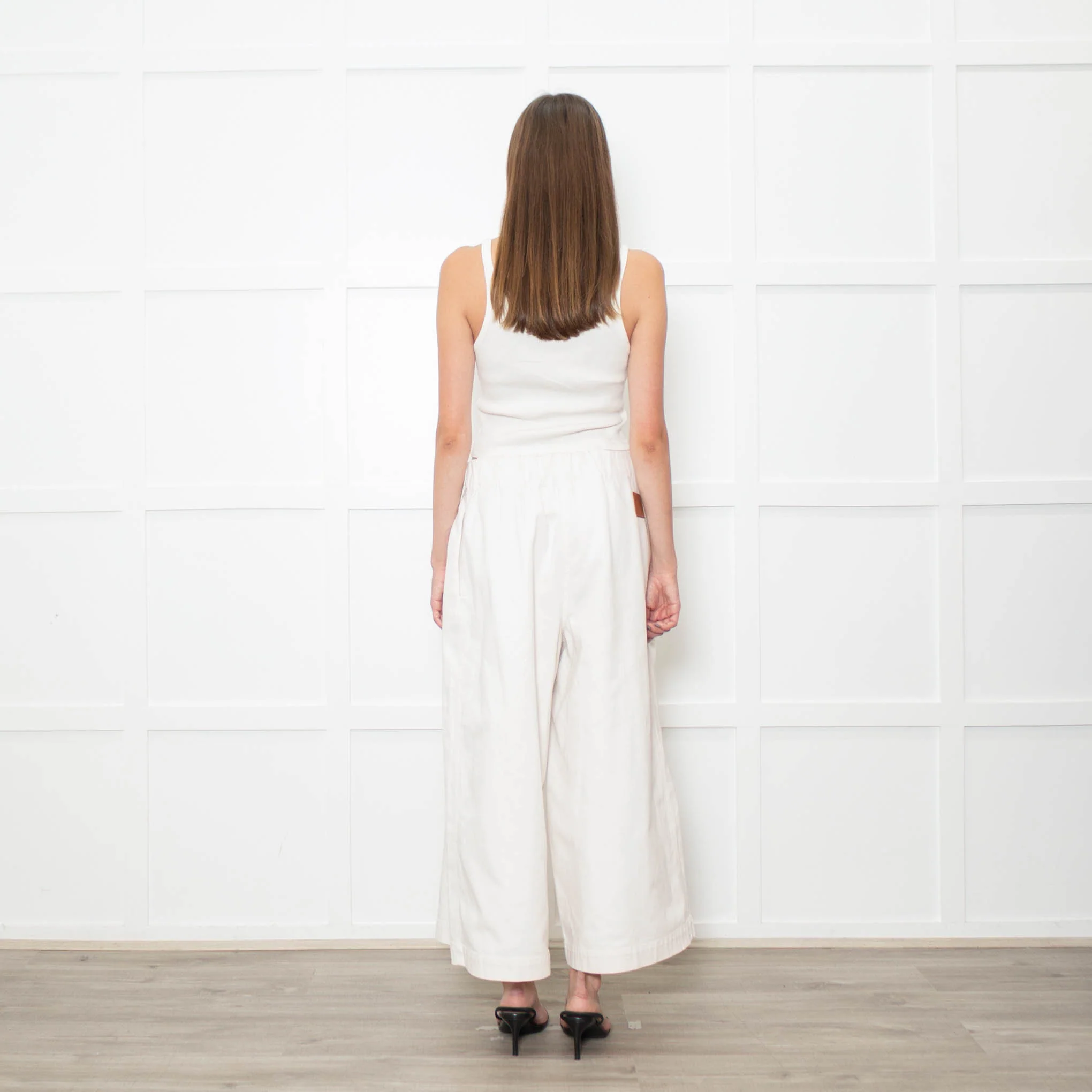 Loewe White Denim Belted Wide Crop Trousers - Image 5