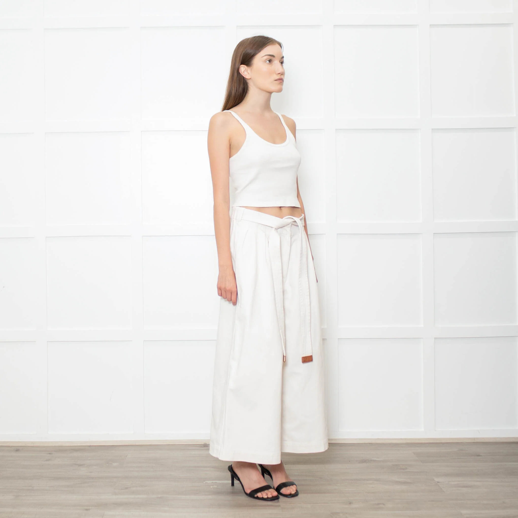 Loewe White Denim Belted Wide Crop Trousers - Image 7