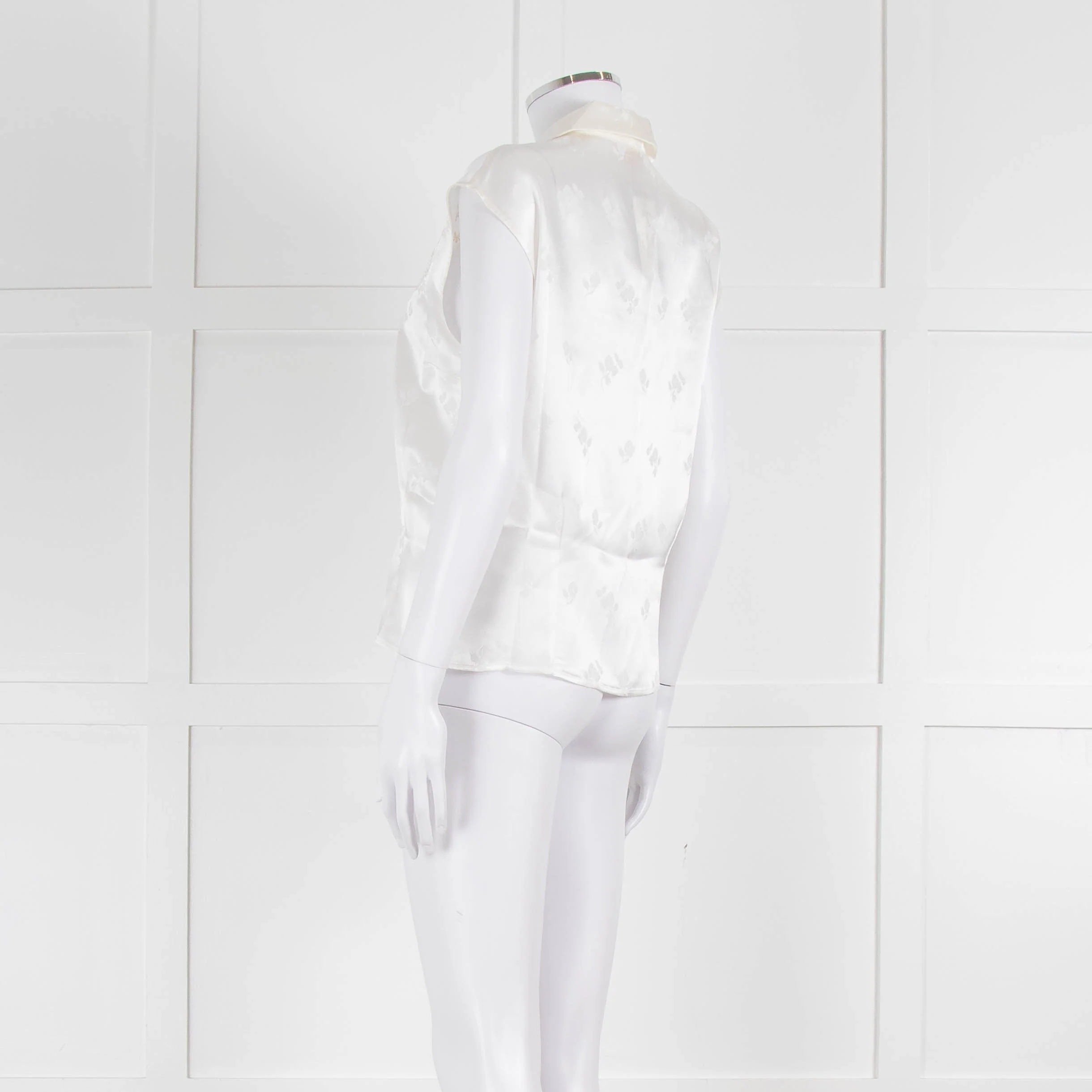 Loretta Caponi Cream Satin Embroidered Sleeveless Blouse - Image 6