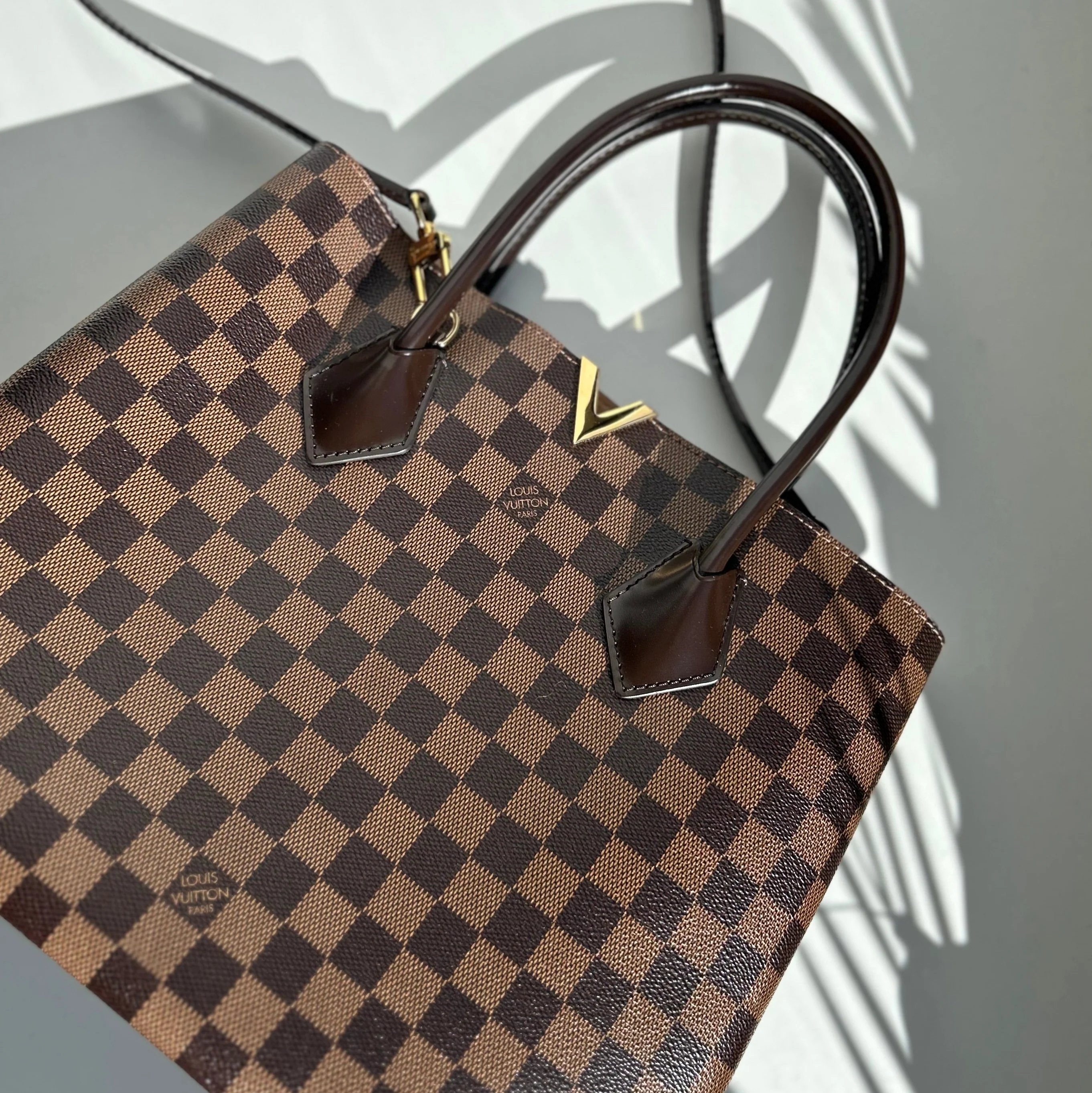Louis Vuitton 2016 Damier Ebene Kensington Tote With Long Strap - Image 8