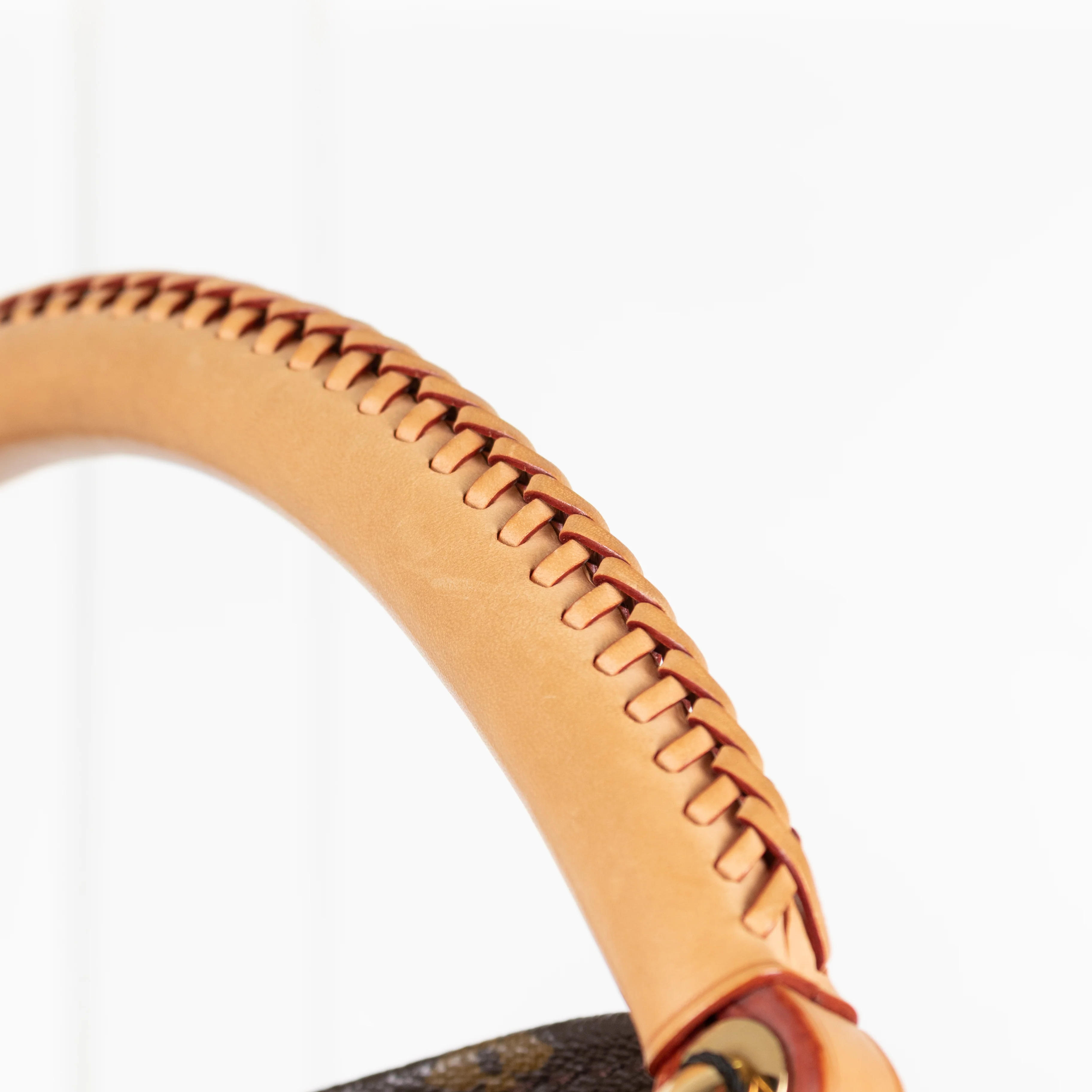 Louis Vuitton Artsy MM Shoulder Bag - Image 13