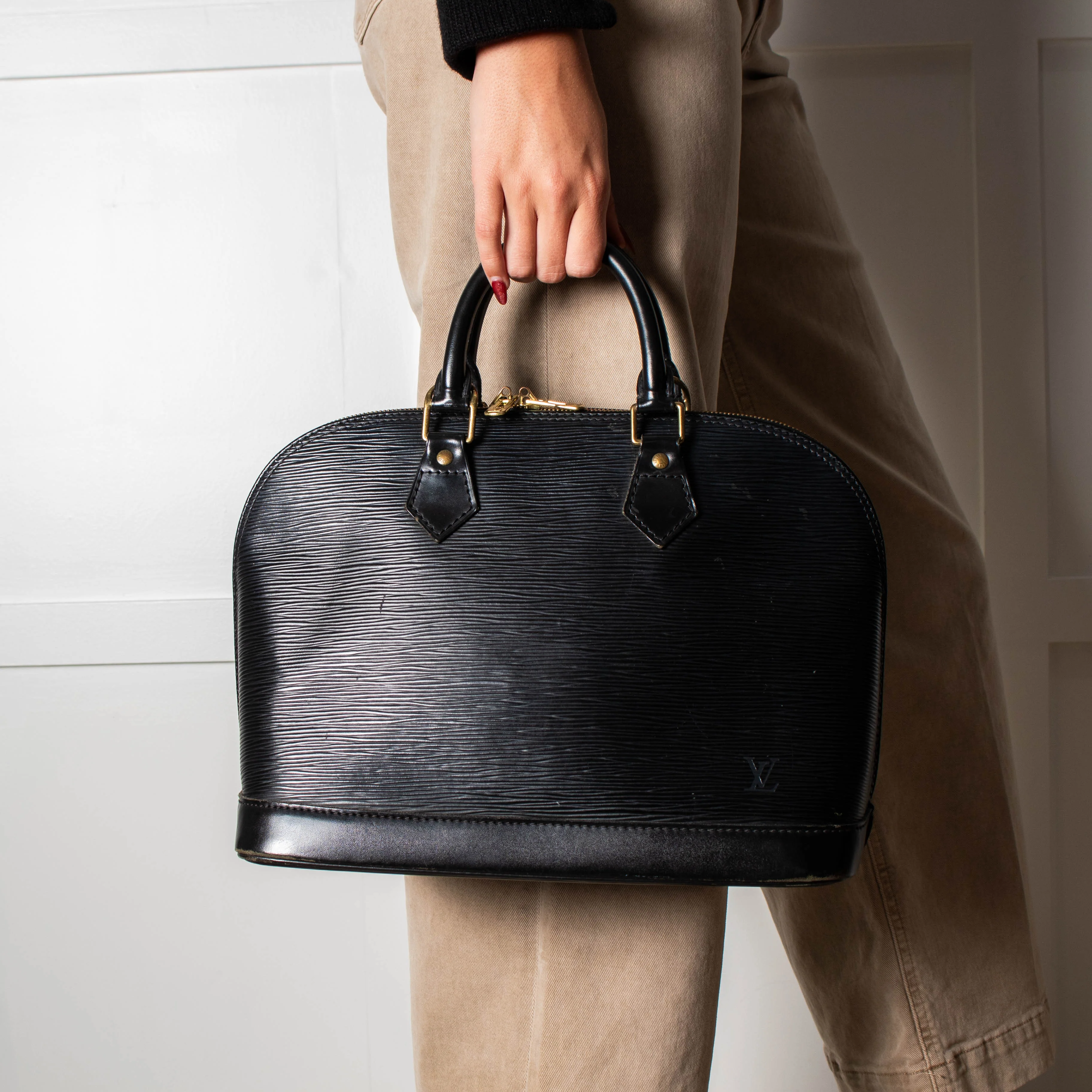 Louis Vuitton Black Epi Leather Alma PM - Image 4
