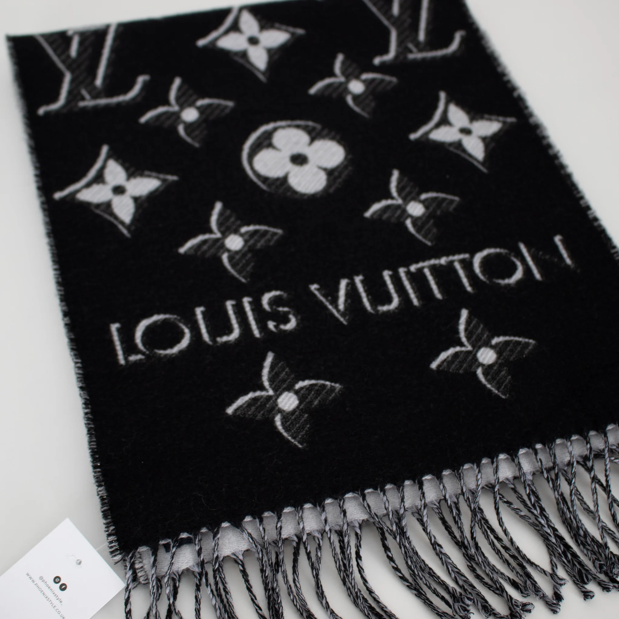 Louis Vuitton Black Essential Shine Scarf - Image 8
