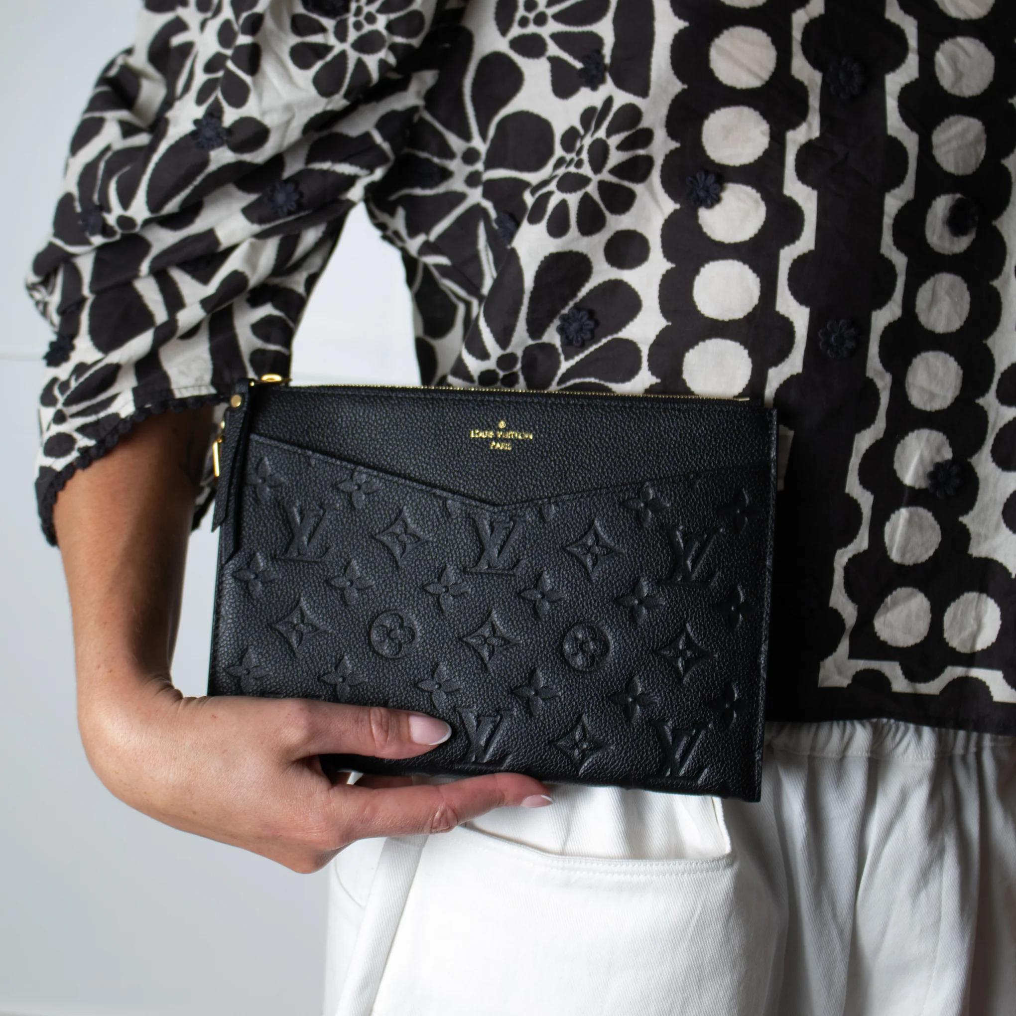 Louis Vuitton Black Melanie MM Pochette - Image 2