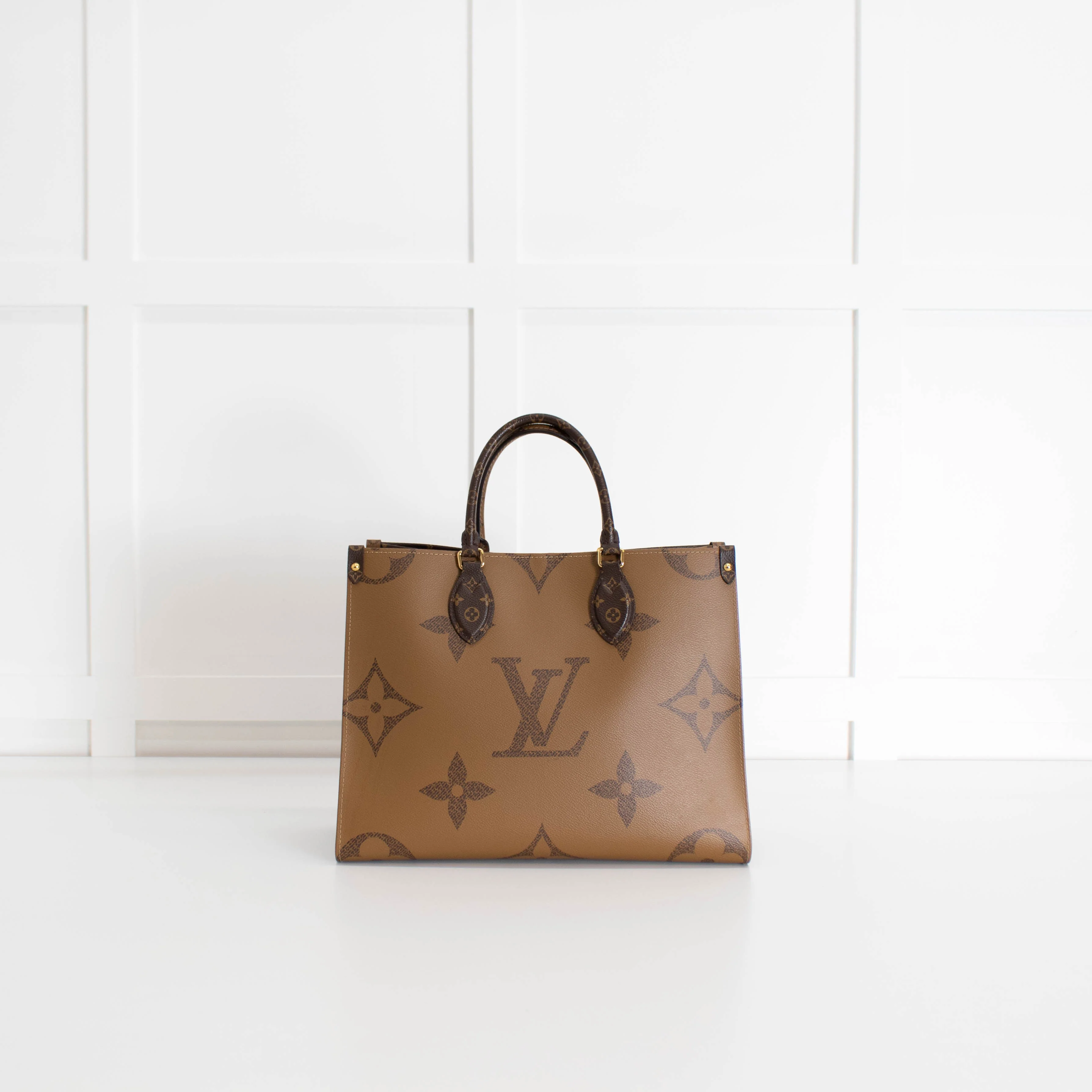 Louis Vuitton Brown Monogram OnTheGo MM Bag With Bag Charm - Image 3