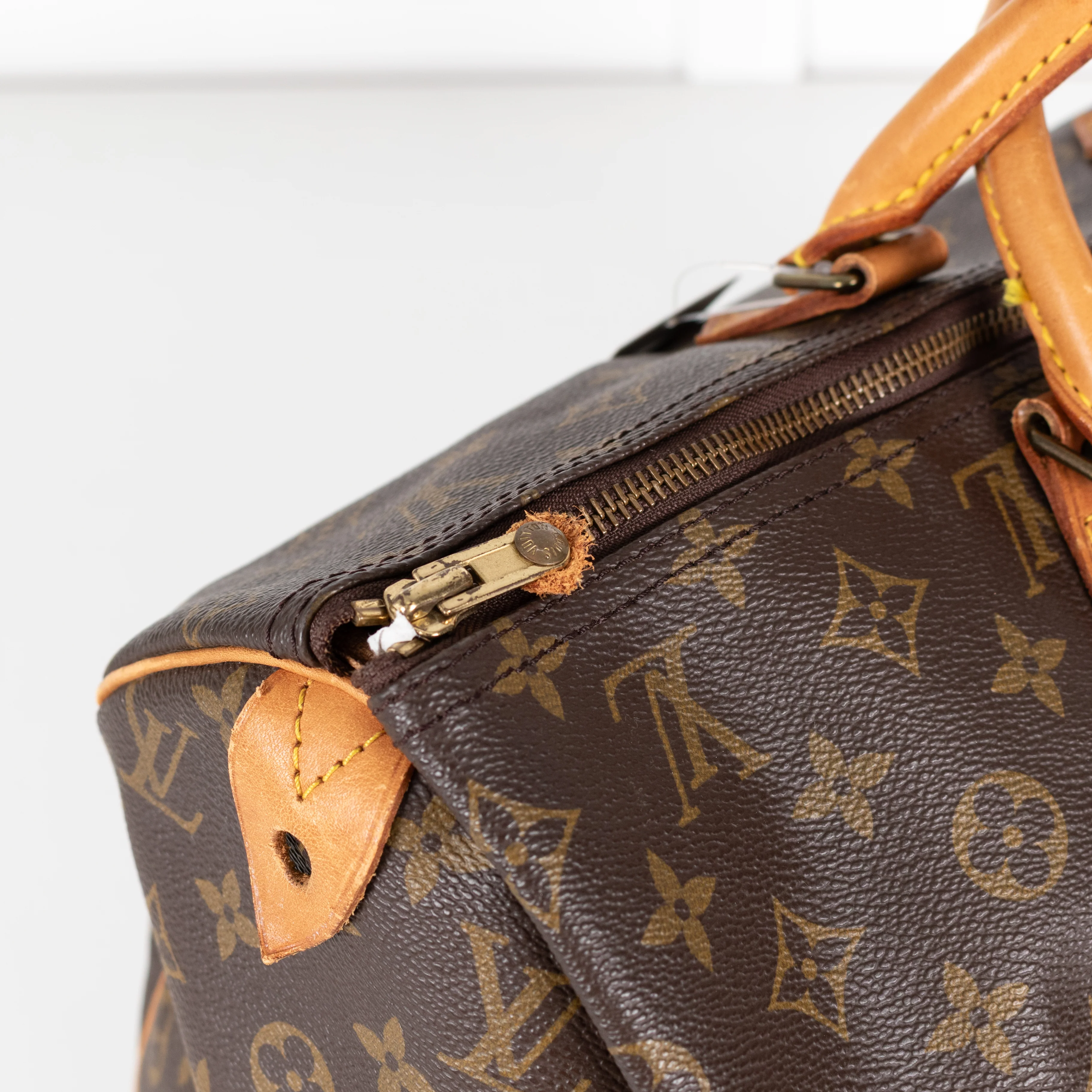 Louis Vuitton Monogram Speedy 40 - Image 11