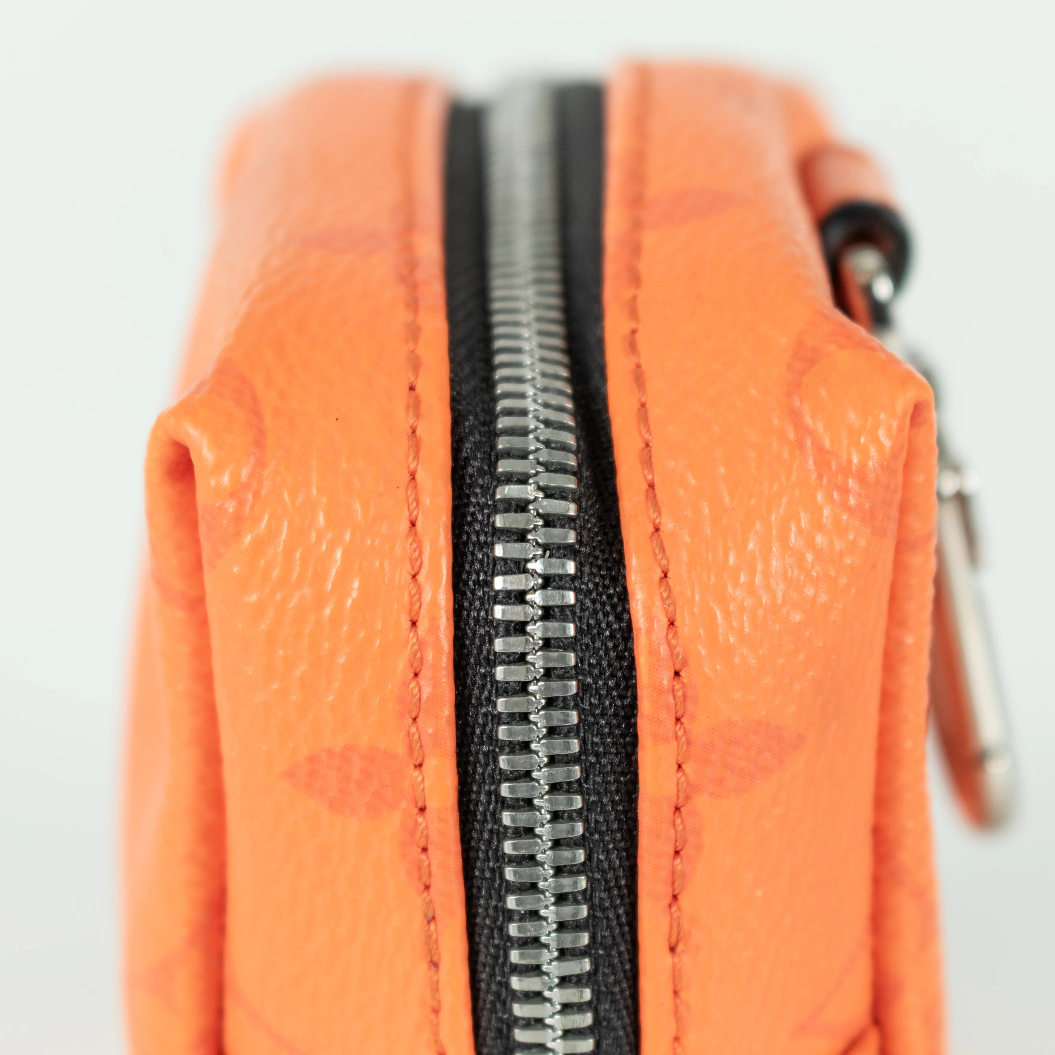 Louis Vuitton Taigarama Porte Cles Pouch - Image 9
