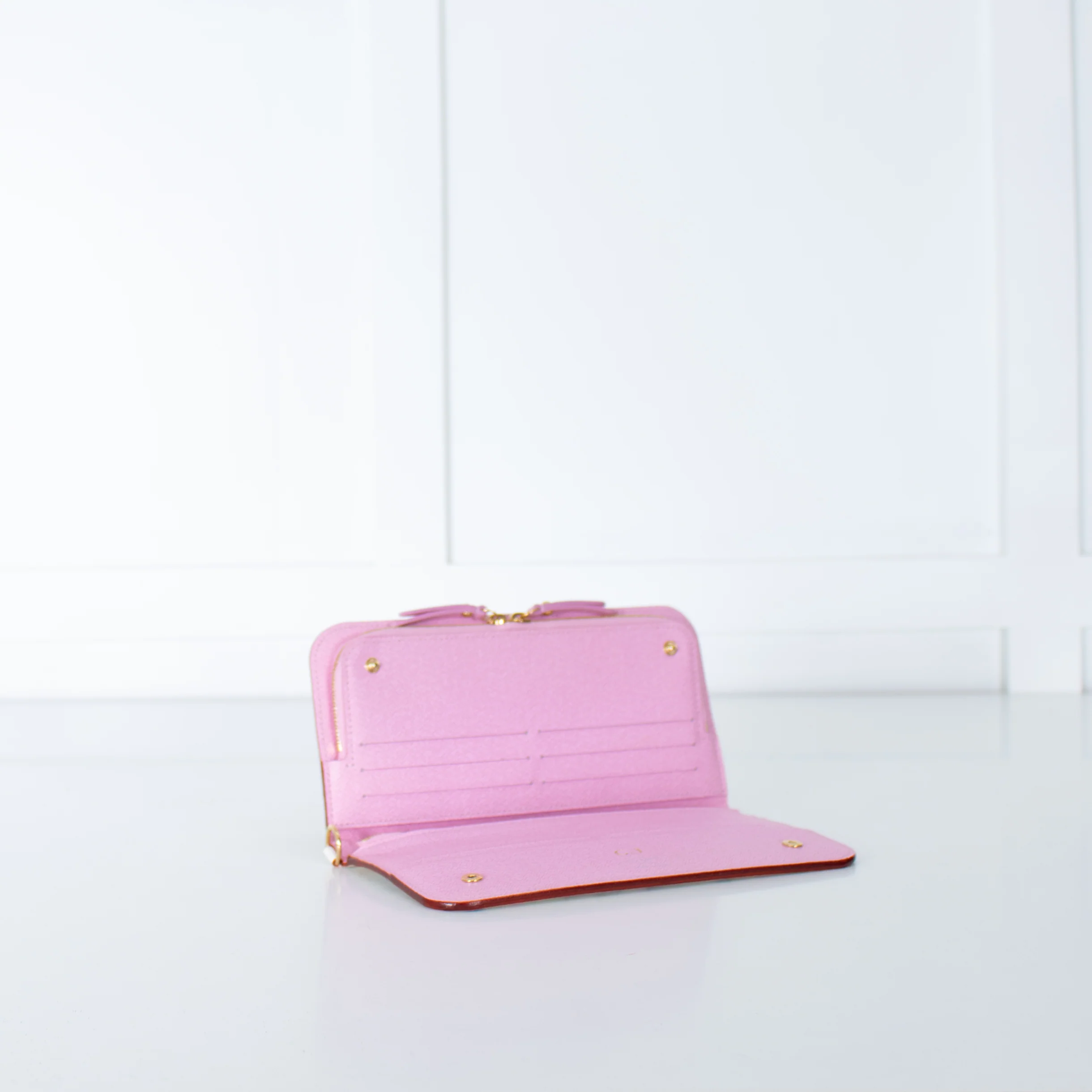 Louis Vuitton White Zip Wallet - Image 5