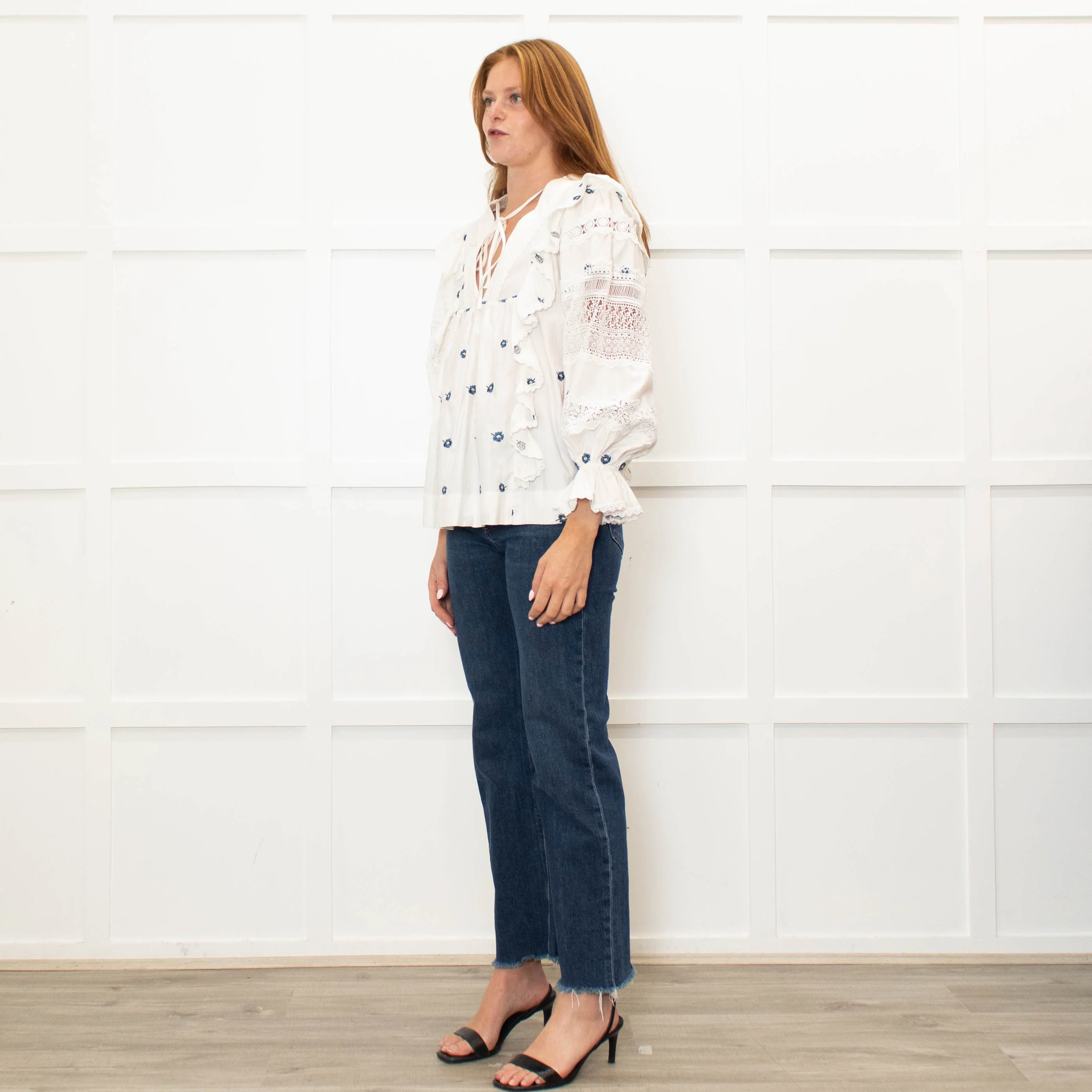 Lug Von Siga Cream Blue Flower Embroidered Lace Detailed Sleeved Top - Image 3