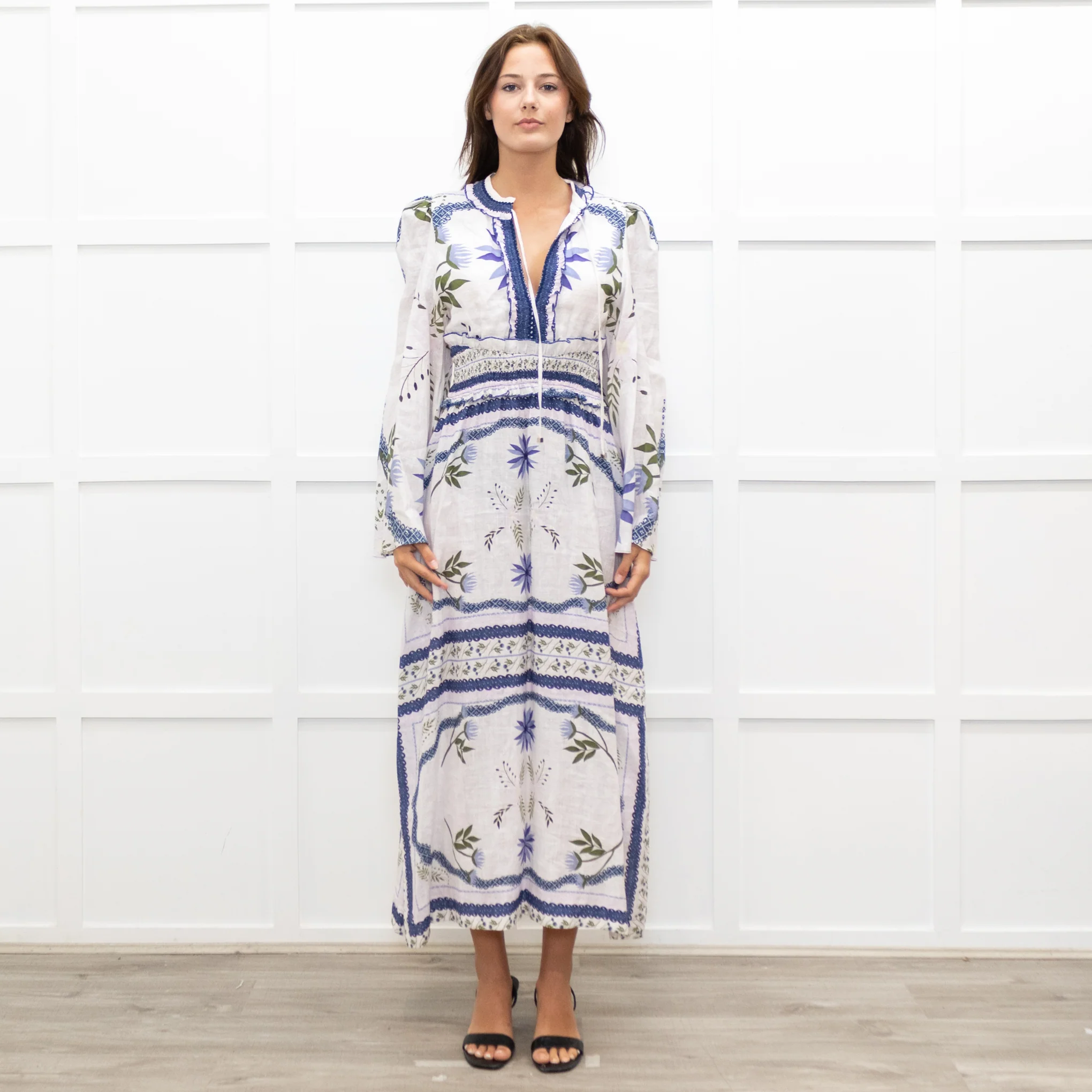 Lug Von Siga White Linen Dress With Blue Pattern And Tie Neck