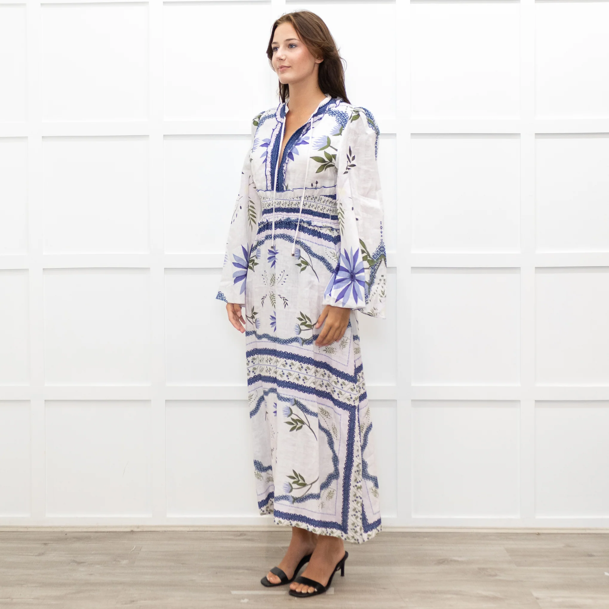 Lug Von Siga White Linen Dress With Blue Pattern And Tie Neck - Image 3