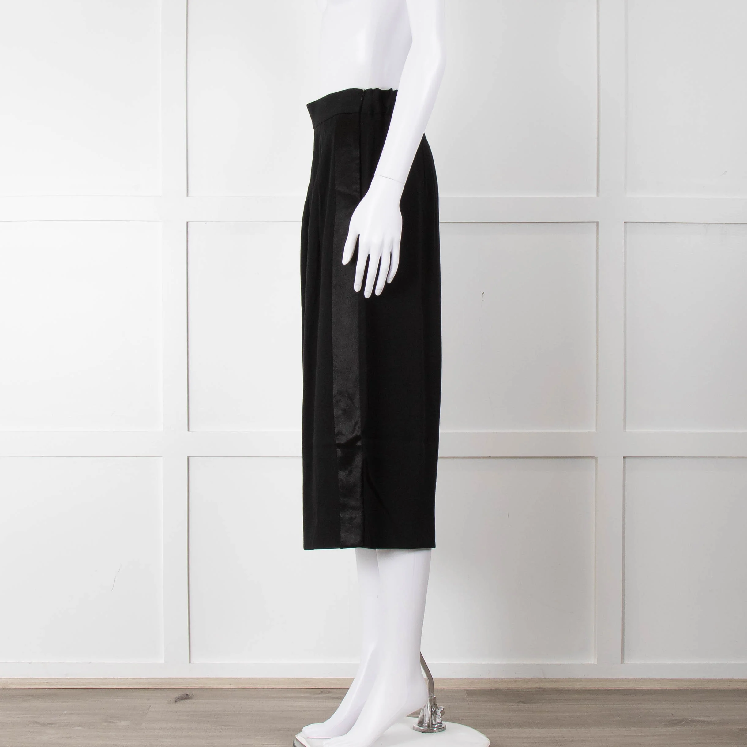 Maje Black Tailored Long Shorts with Satin Side Stripe - Image 7