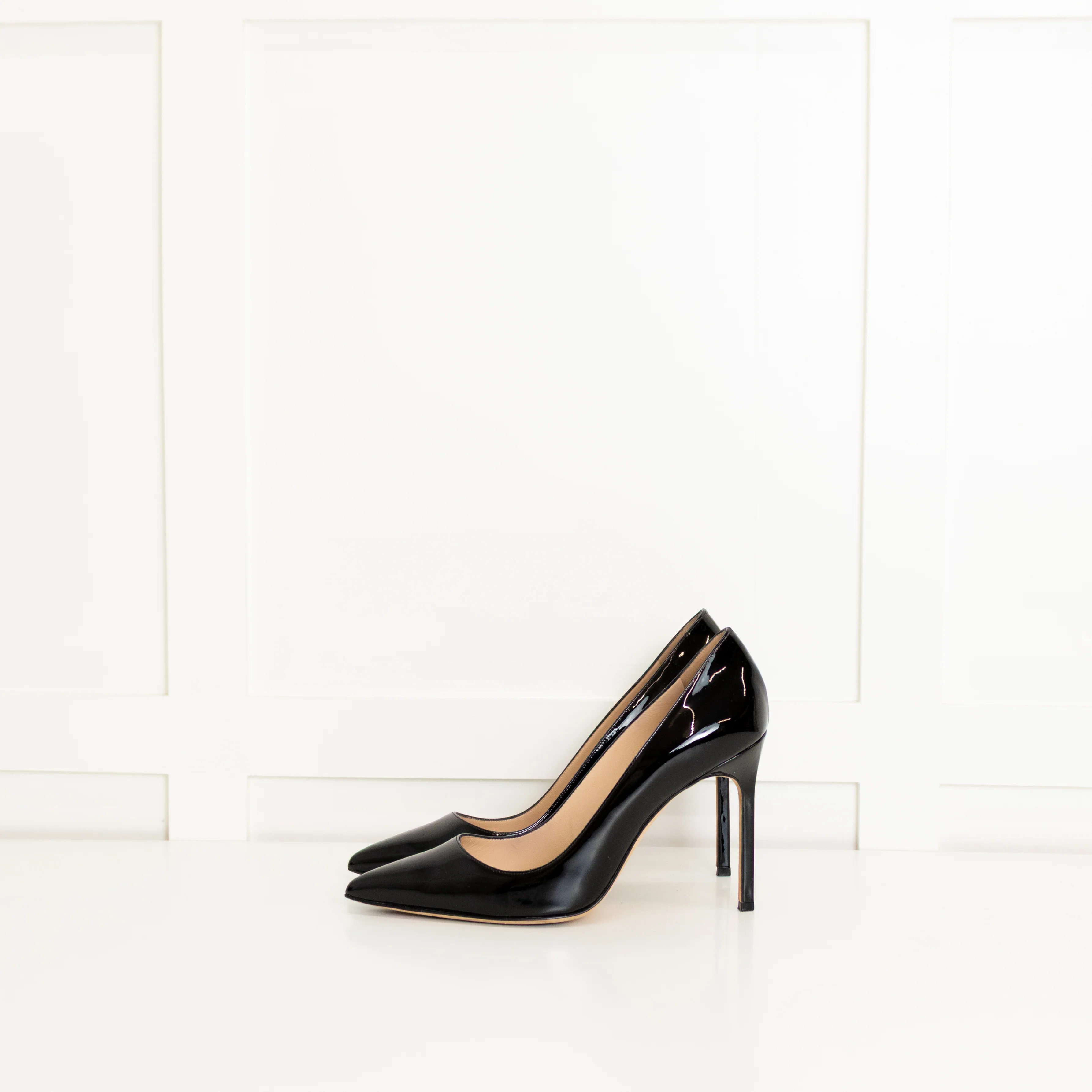 Manolo Blahnik Black Patent Leather Pointy Heeled Shoes - Image 3