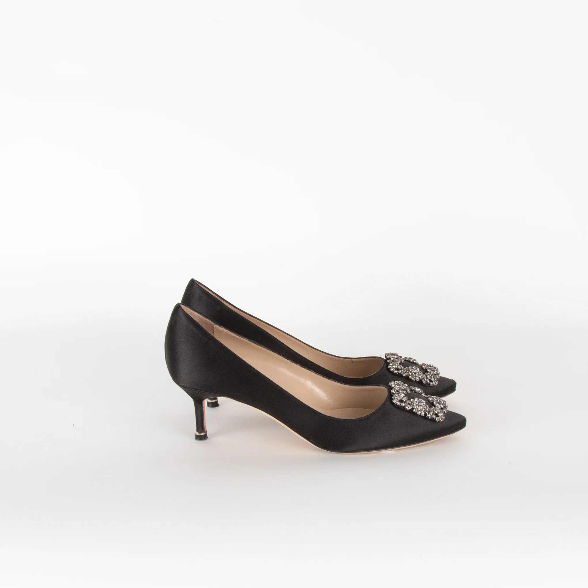 Manolo Blahnik Black Satin Hangisi 50 Kitten Heels - Image 4