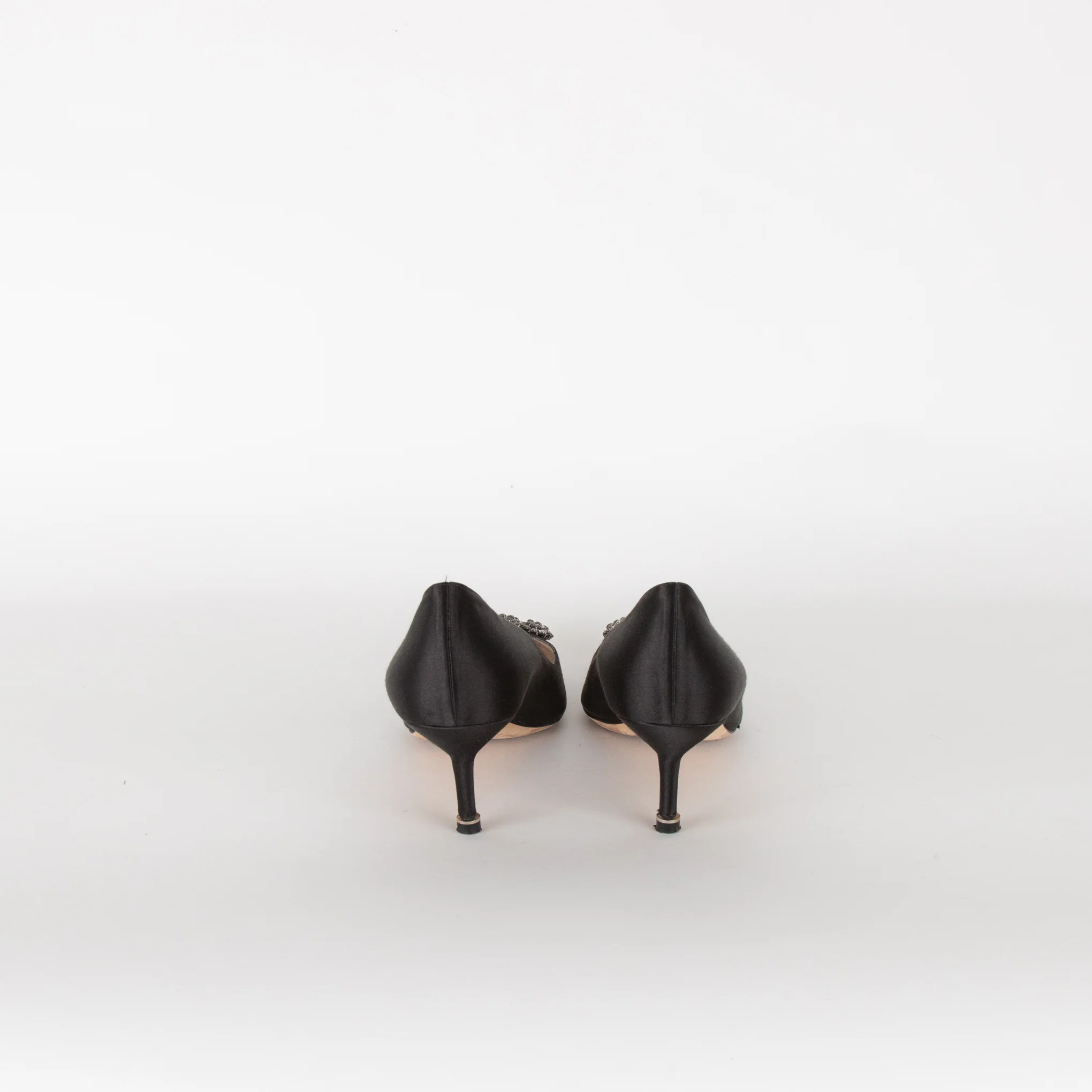 Manolo Blahnik Black Satin Hangisi 50 Kitten Heels - Image 5