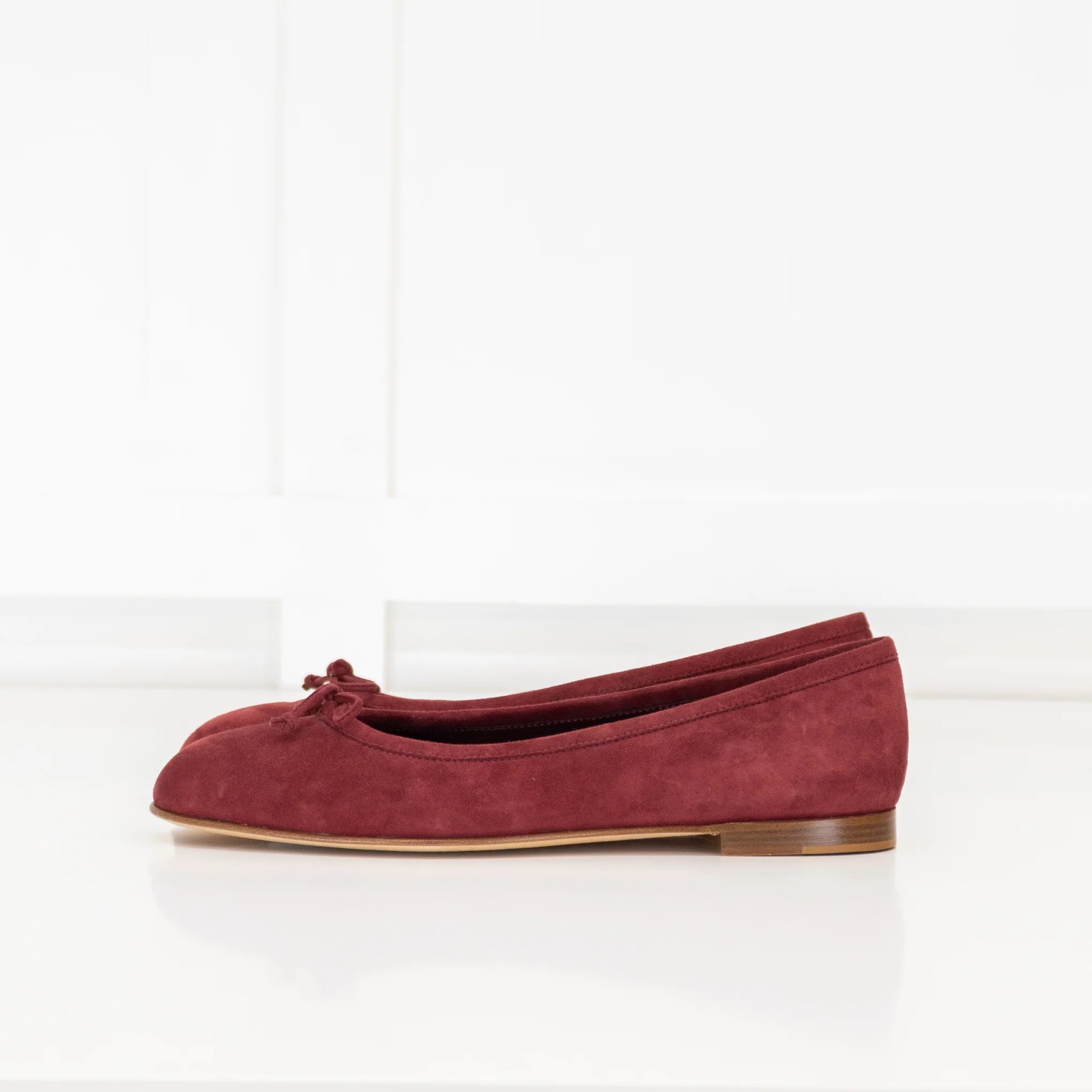 Manolo Blahnik Burgundy Suede Veralli Bow Detail Ballet Flat - Image 3
