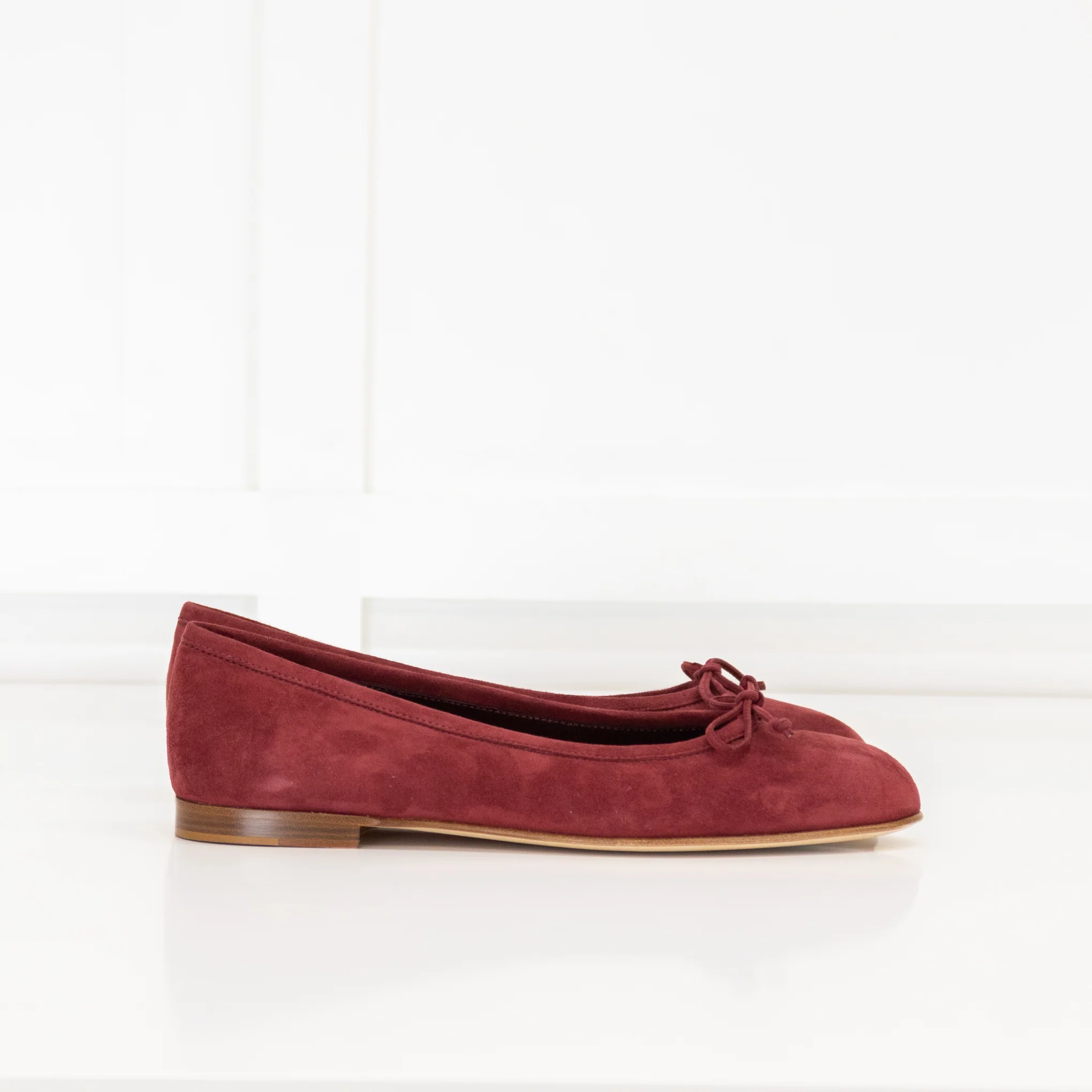 Manolo Blahnik Burgundy Suede Veralli Bow Detail Ballet Flat - Image 5