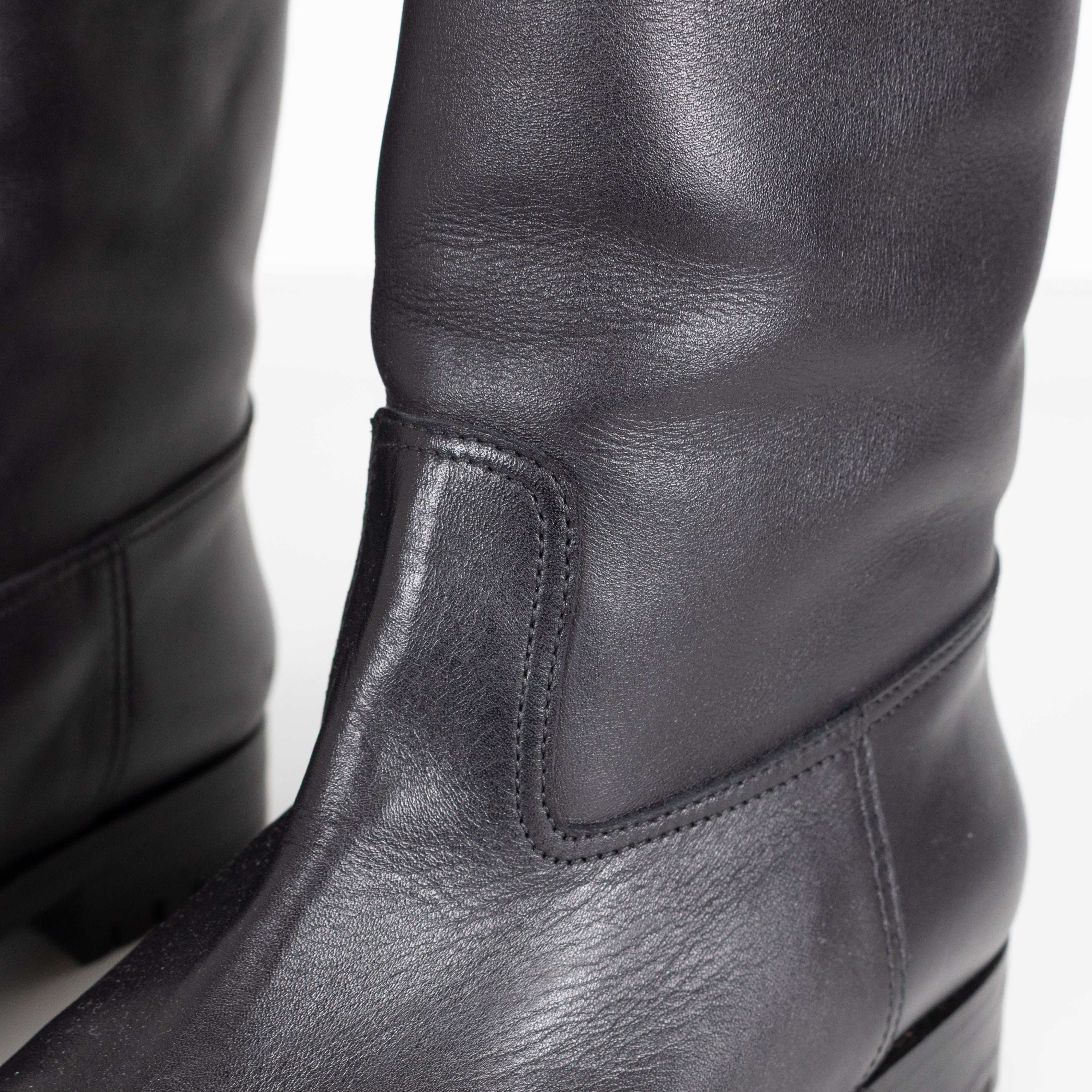 Manolo Blahnik Luchino Leather Knee Flat Boots - Image 10