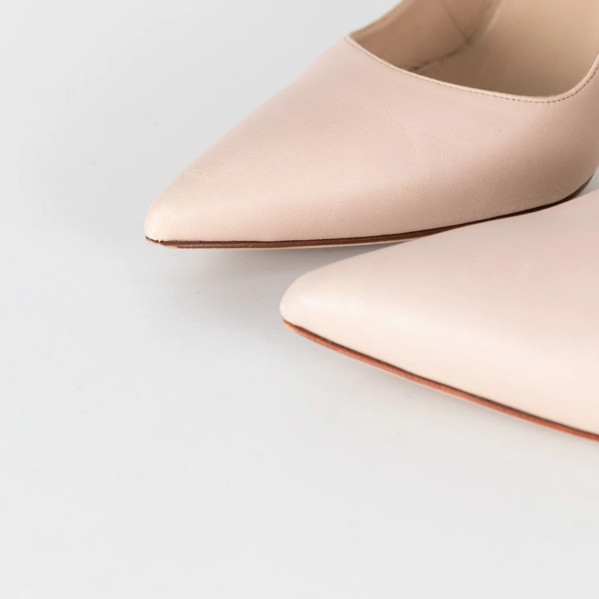Manolo Blahnik Nude Court Shoes - Image 10