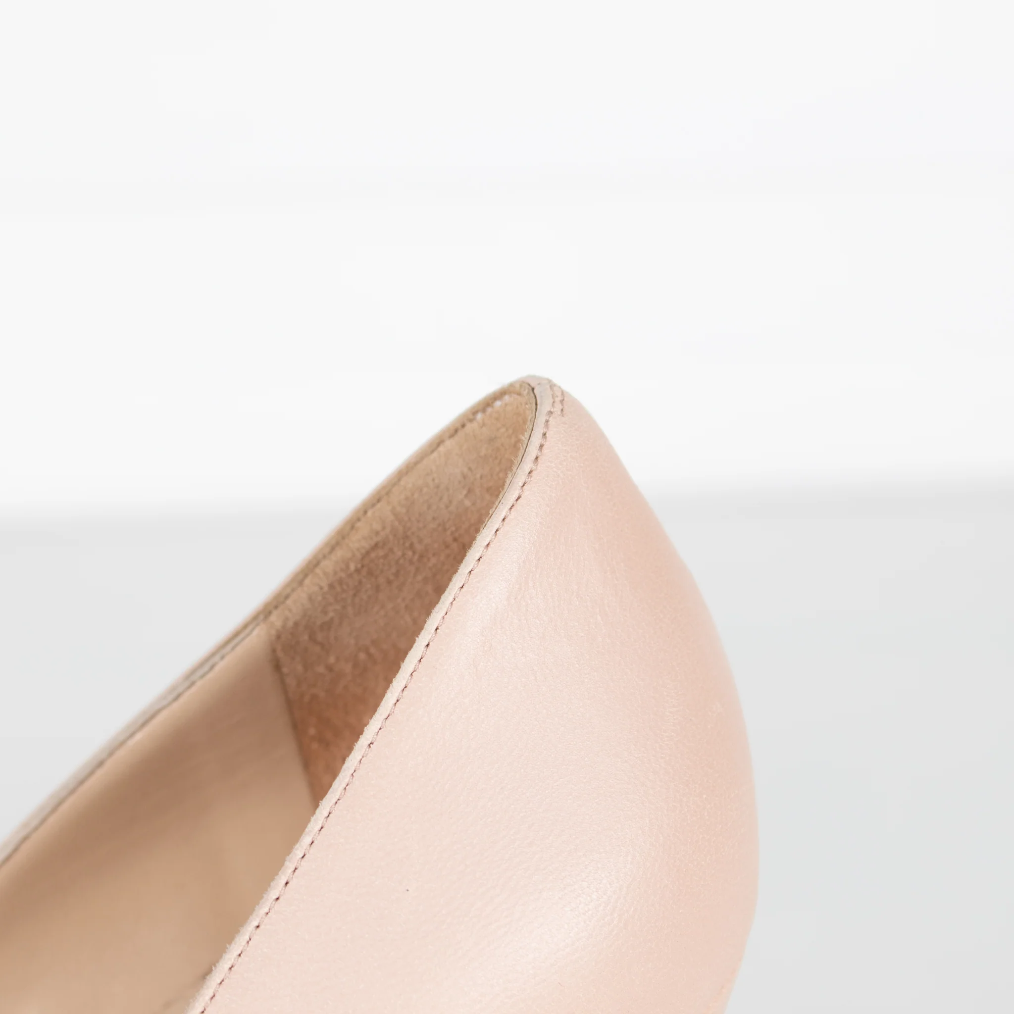Manolo Blahnik Nude Court Shoes - Image 11