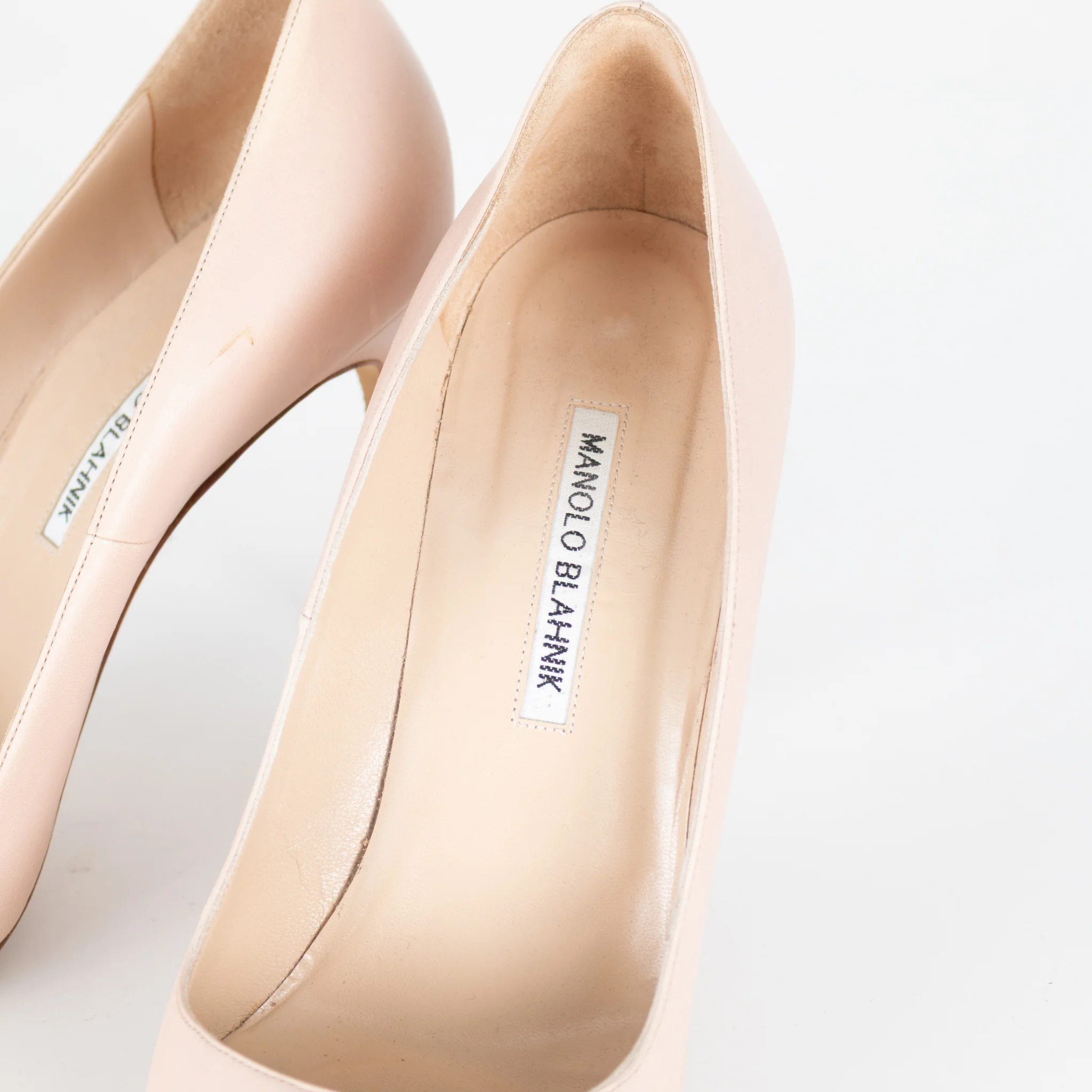Manolo Blahnik Nude Court Shoes - Image 8