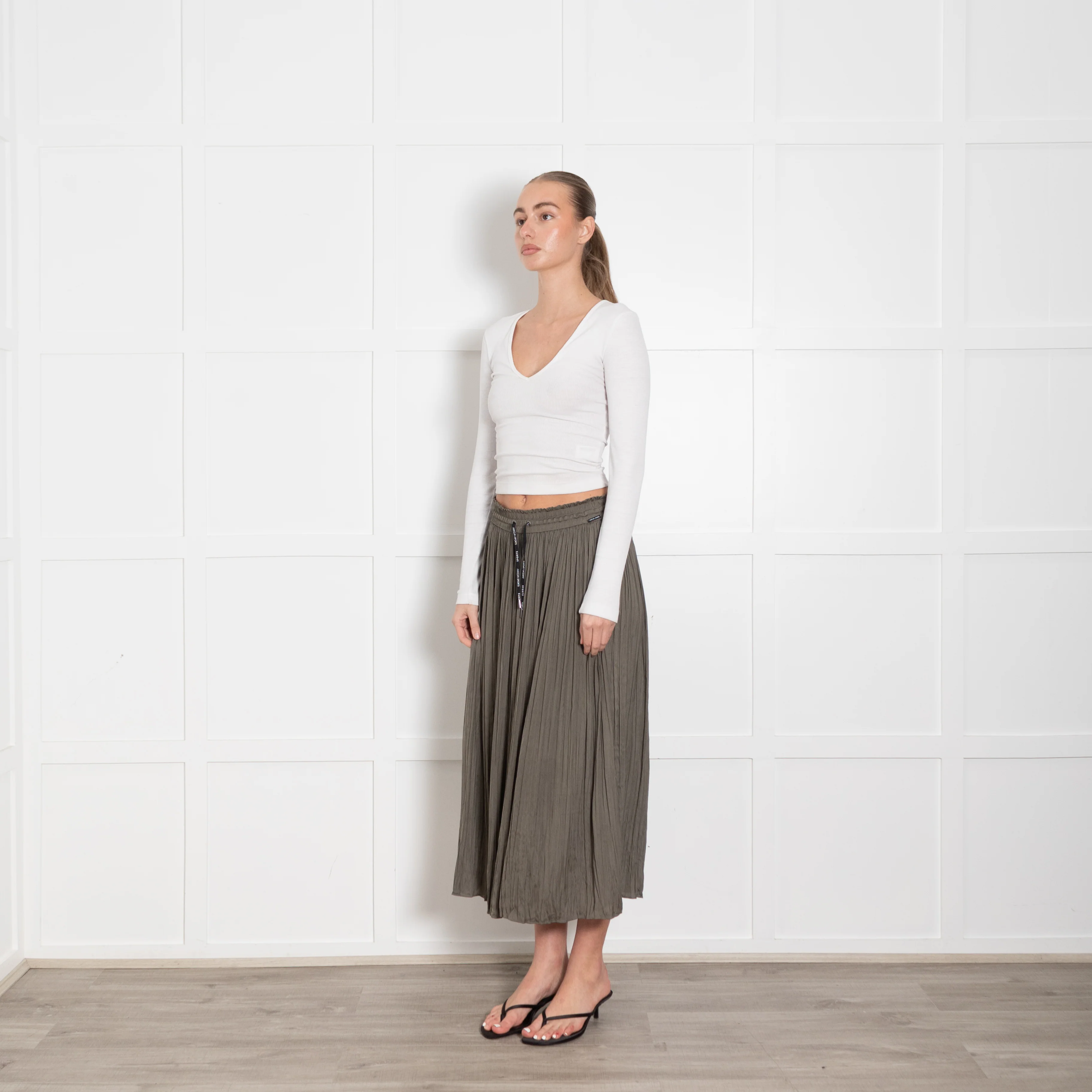 Marc Cain Khaki Pleated Elasticated Waist Long Skirt - Image 3