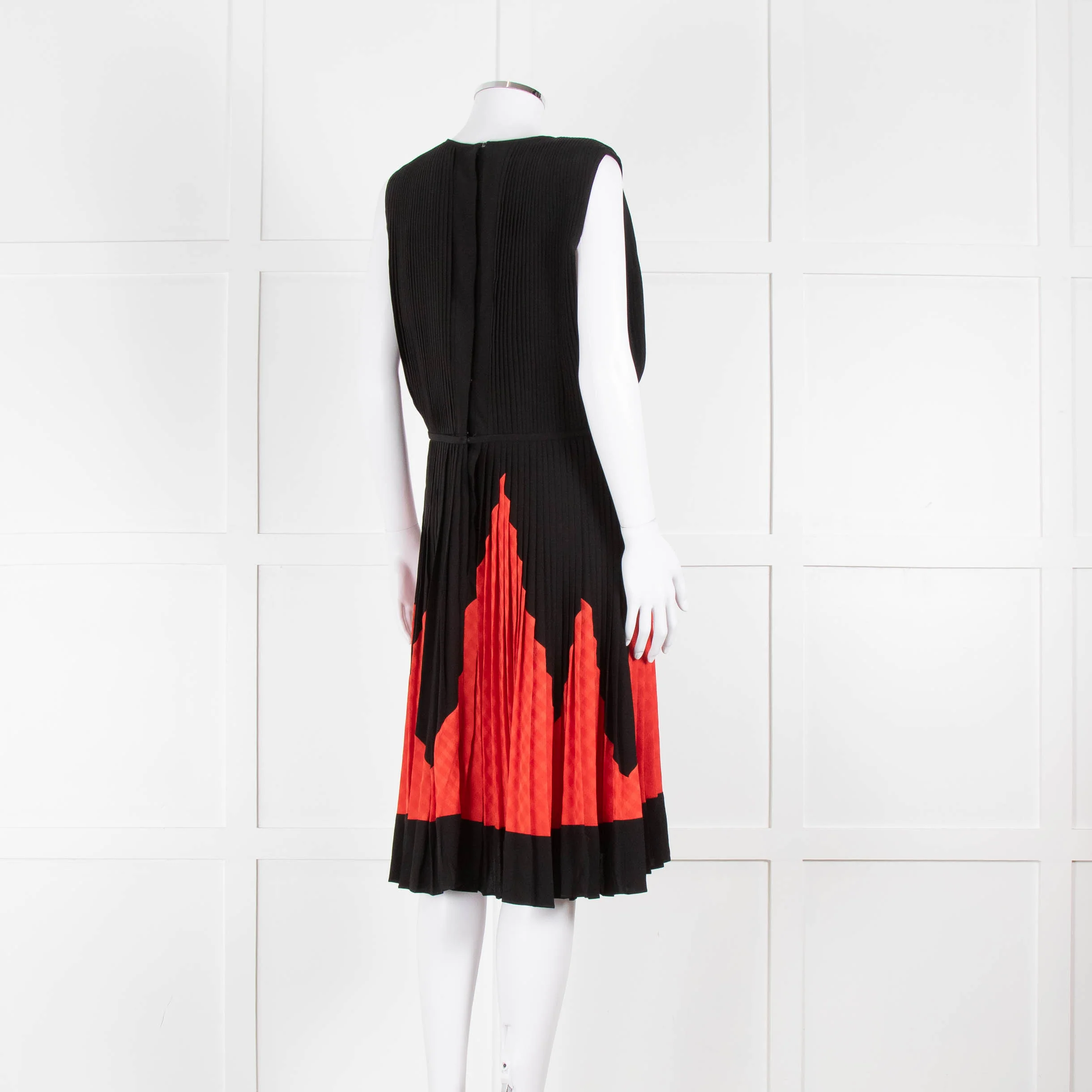Martin Grant Black & Red Silk Micro Pleated Sleeveless Dress - Image 4