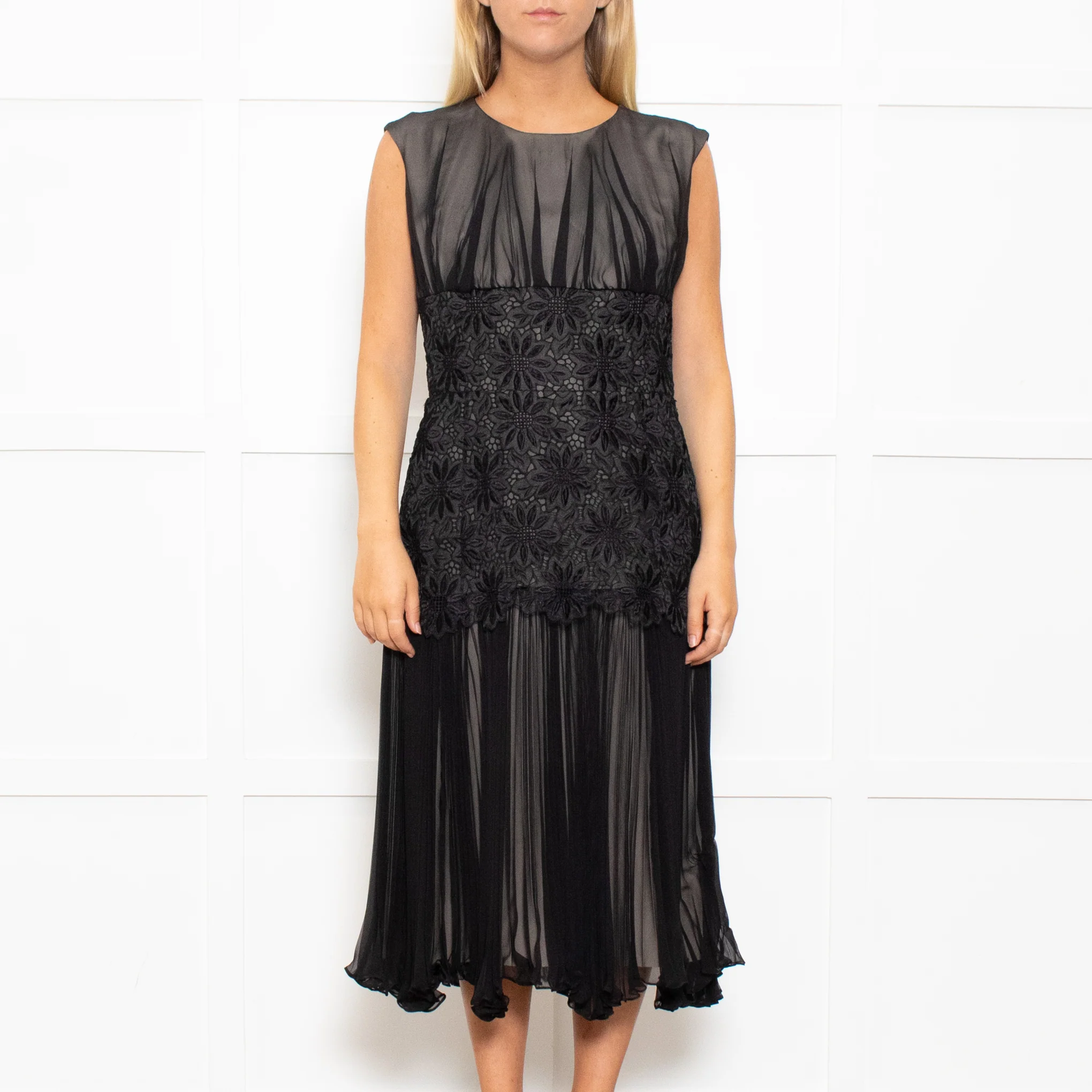 Max Mara Black Lace Waist Silk Sleeveless Dress - Image 2