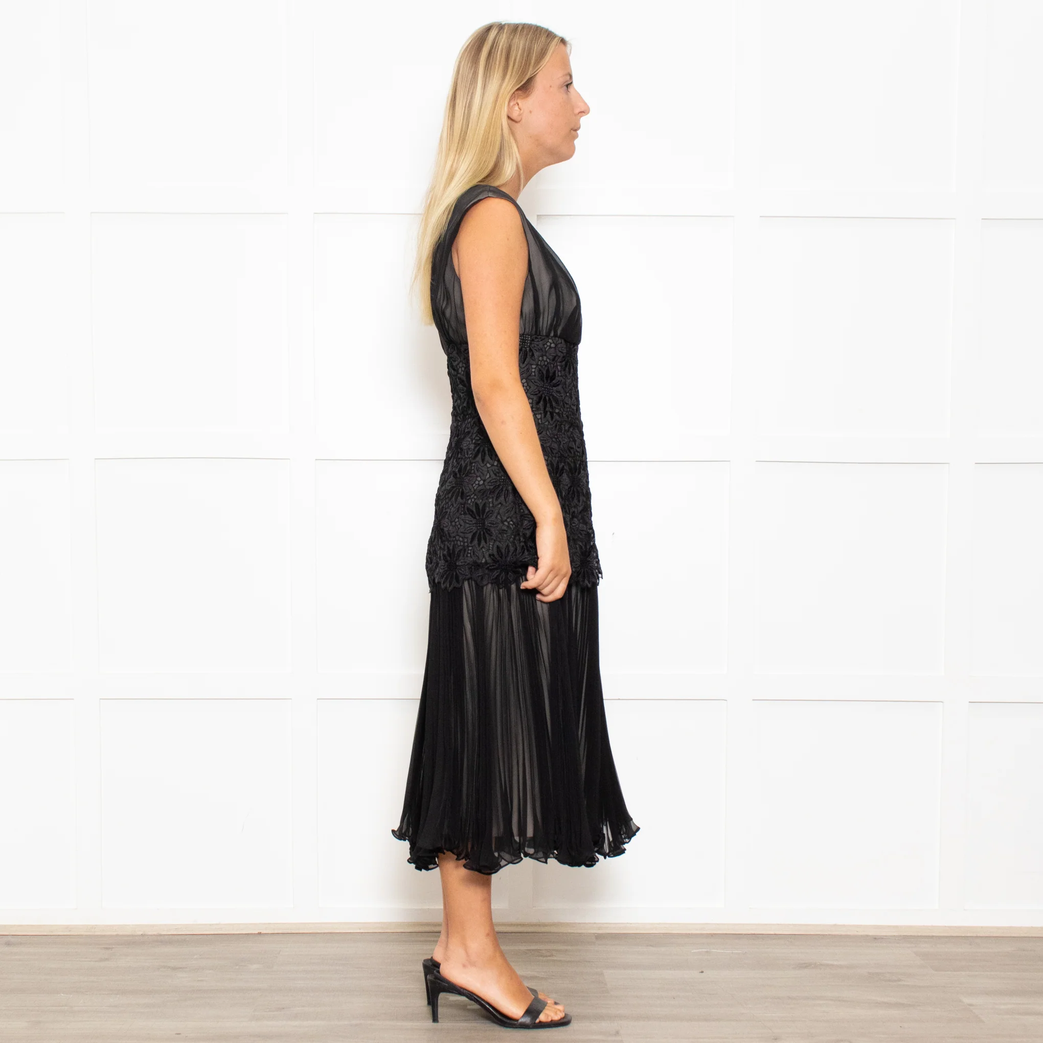 Max Mara Black Lace Waist Silk Sleeveless Dress - Image 6
