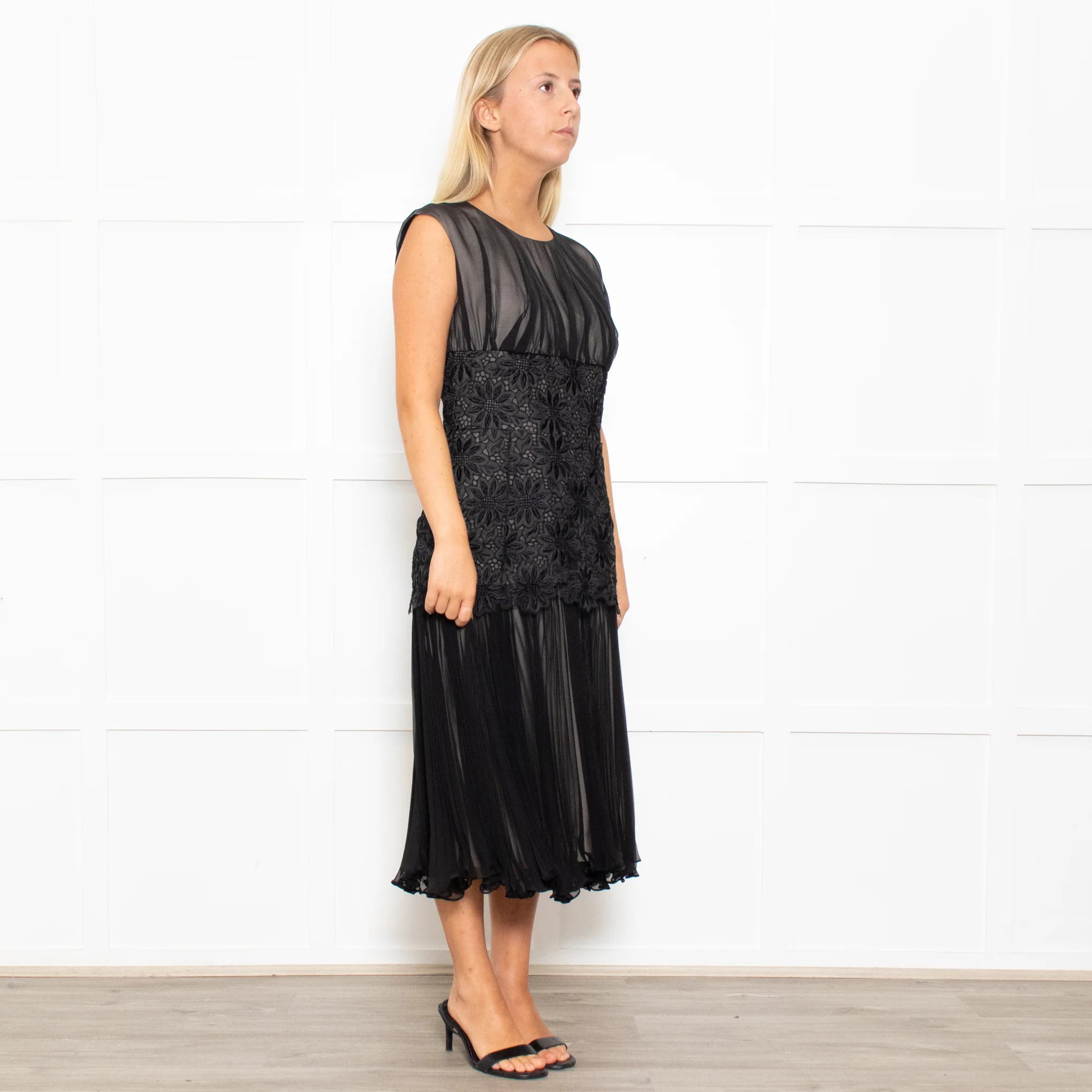 Max Mara Black Lace Waist Silk Sleeveless Dress - Image 7