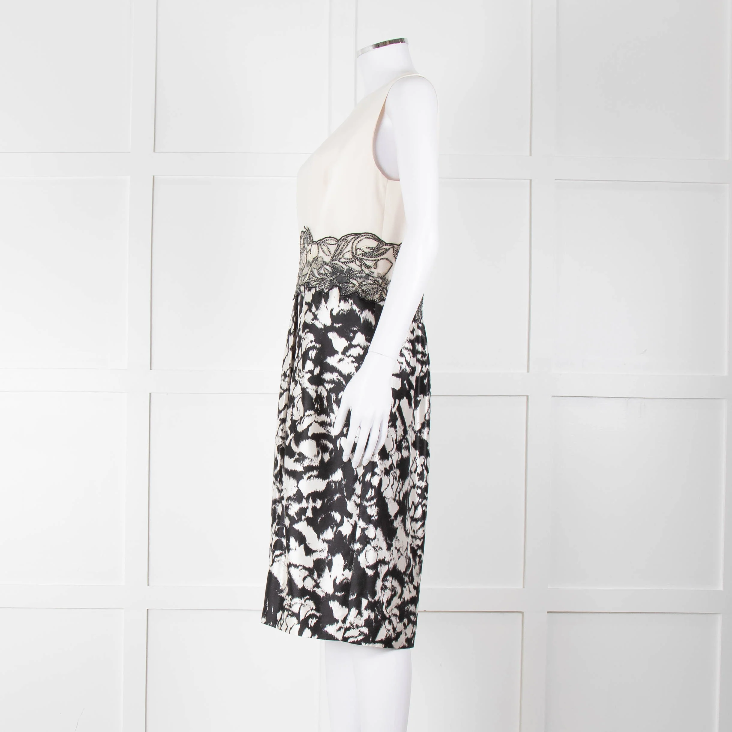 Max Mara Cream Black Floral Bottom Sleeveless Dress - Image 7