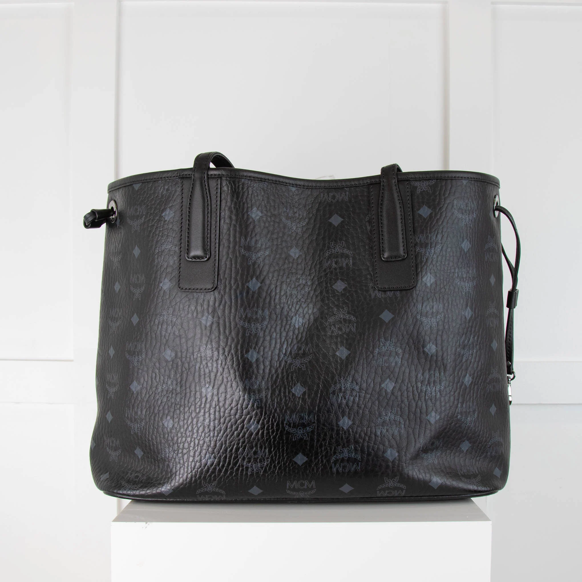 MCM Reversible Liz Canvas and Nappa Leather Shopper - Image 3