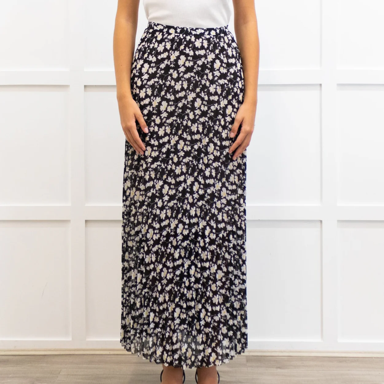 Me + Em Black Crepe Floral Pleated Maxi Skirt - Image 2