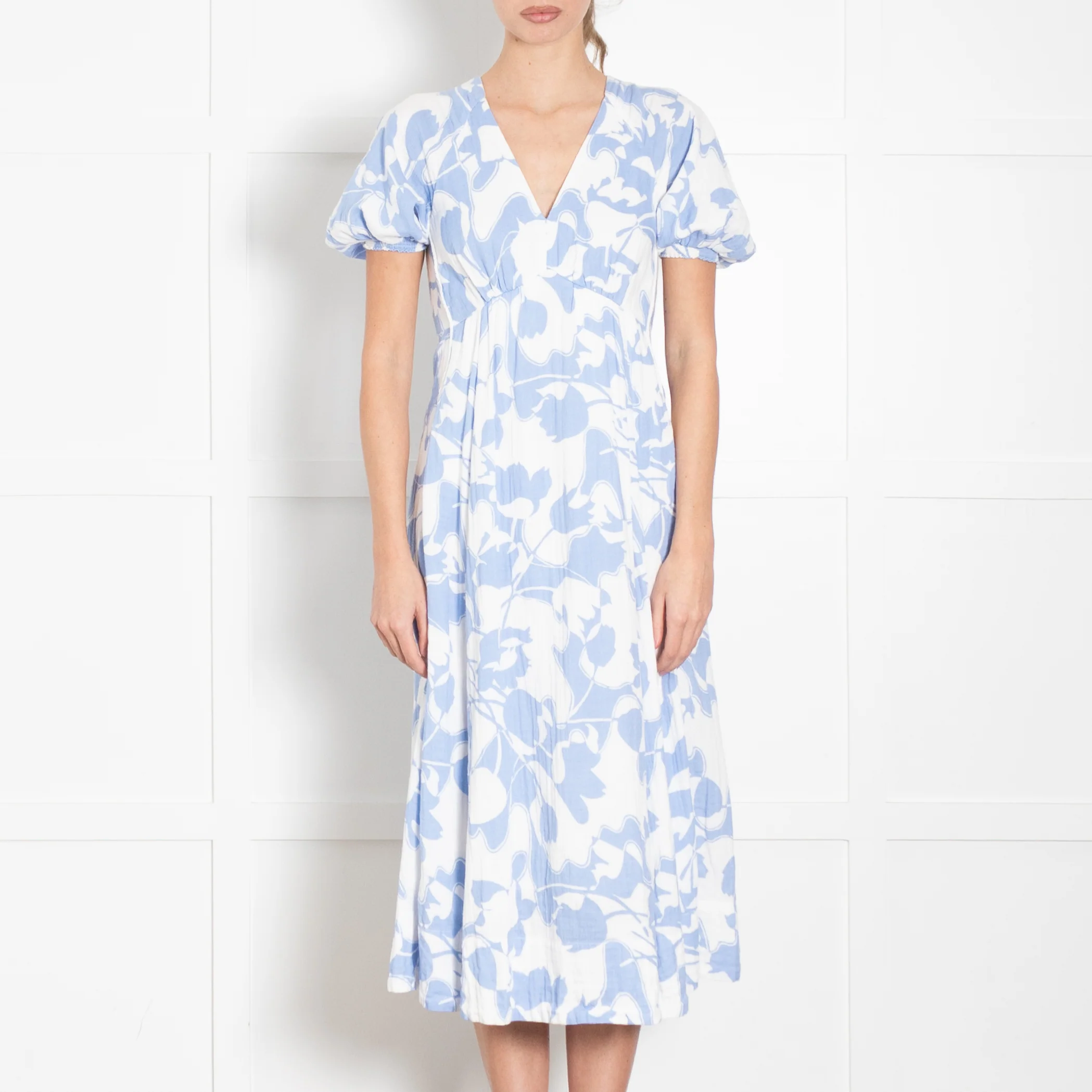 Me + Em Blue and White Floral Cheesecloth Midi Dress - Image 2