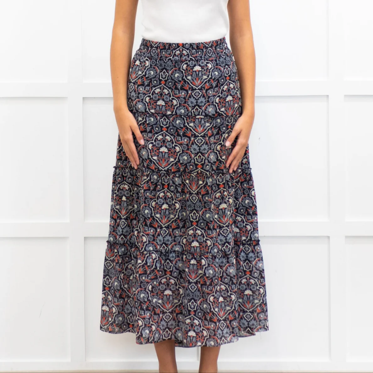 Me + Em Grey and Red Printed Tiered Crepe Maxi Skirt - Image 2