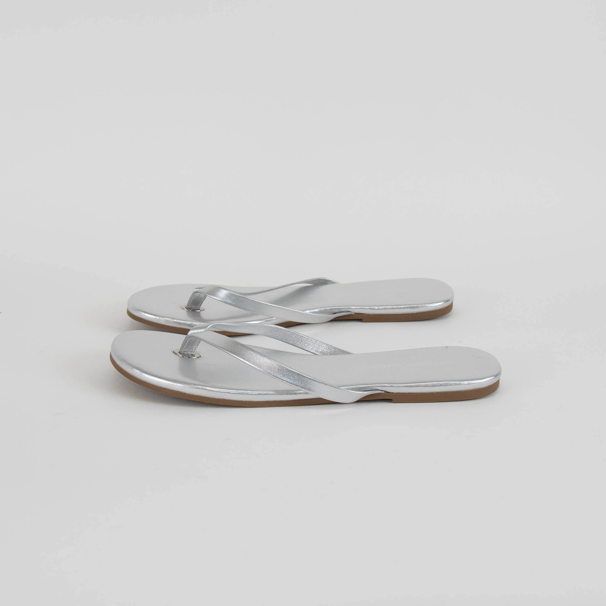 Melissa Odabash Silver Flip Flops - Image 3