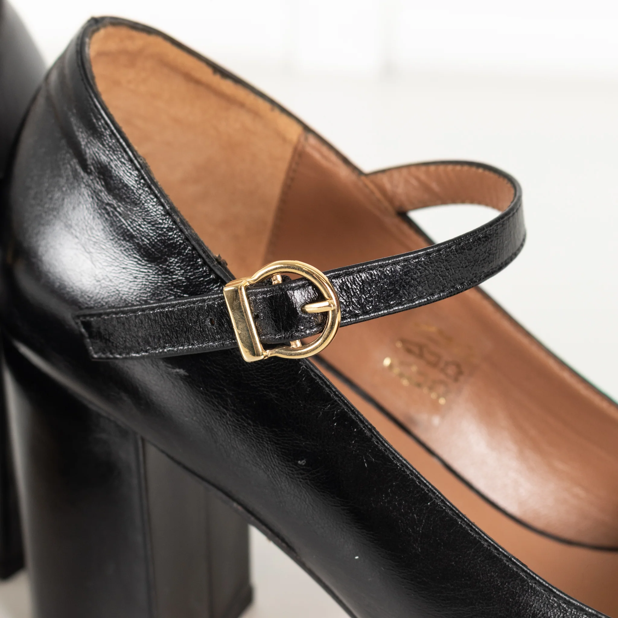 Musier Black Leather Block Heel Shoes - Image 10