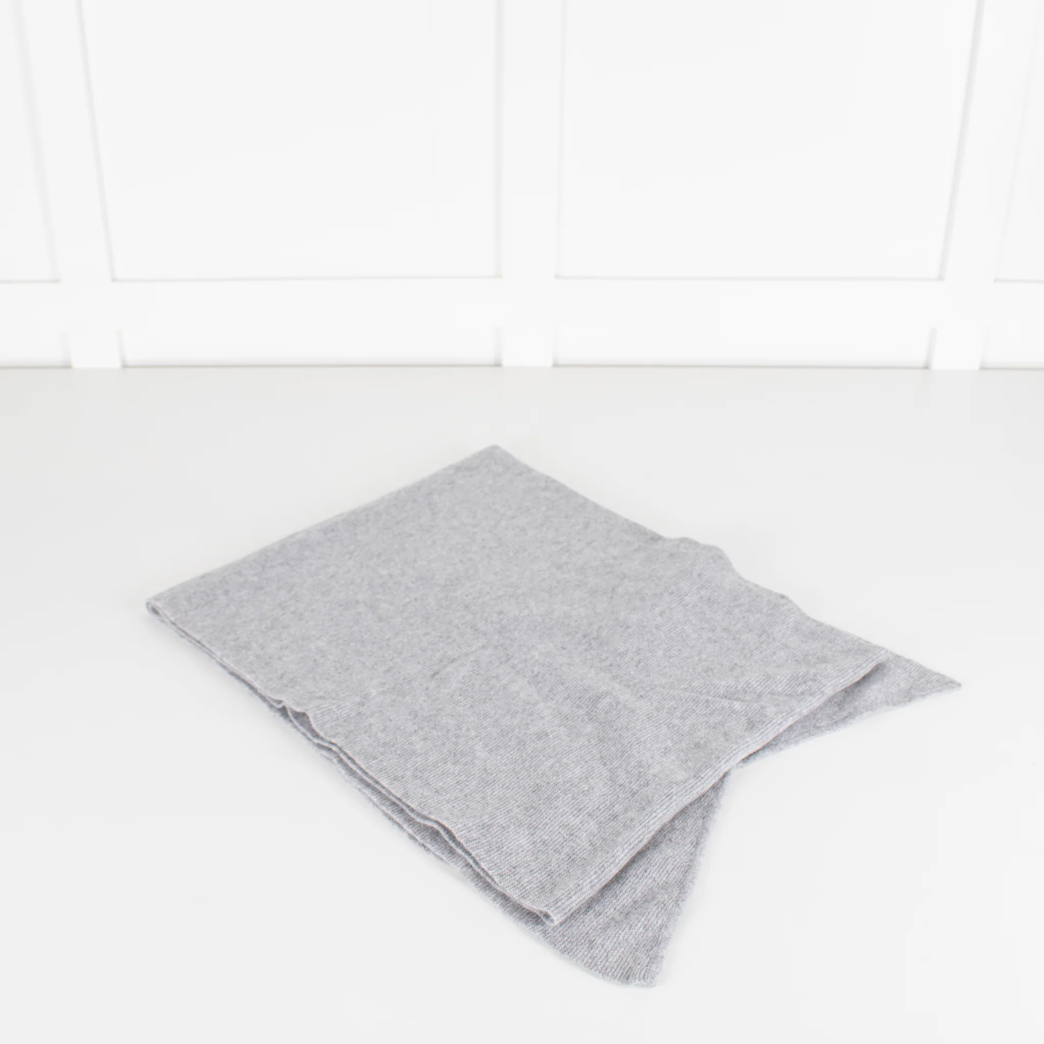 N.Peal Grey Knitted Cashmere Scarf - Image 3