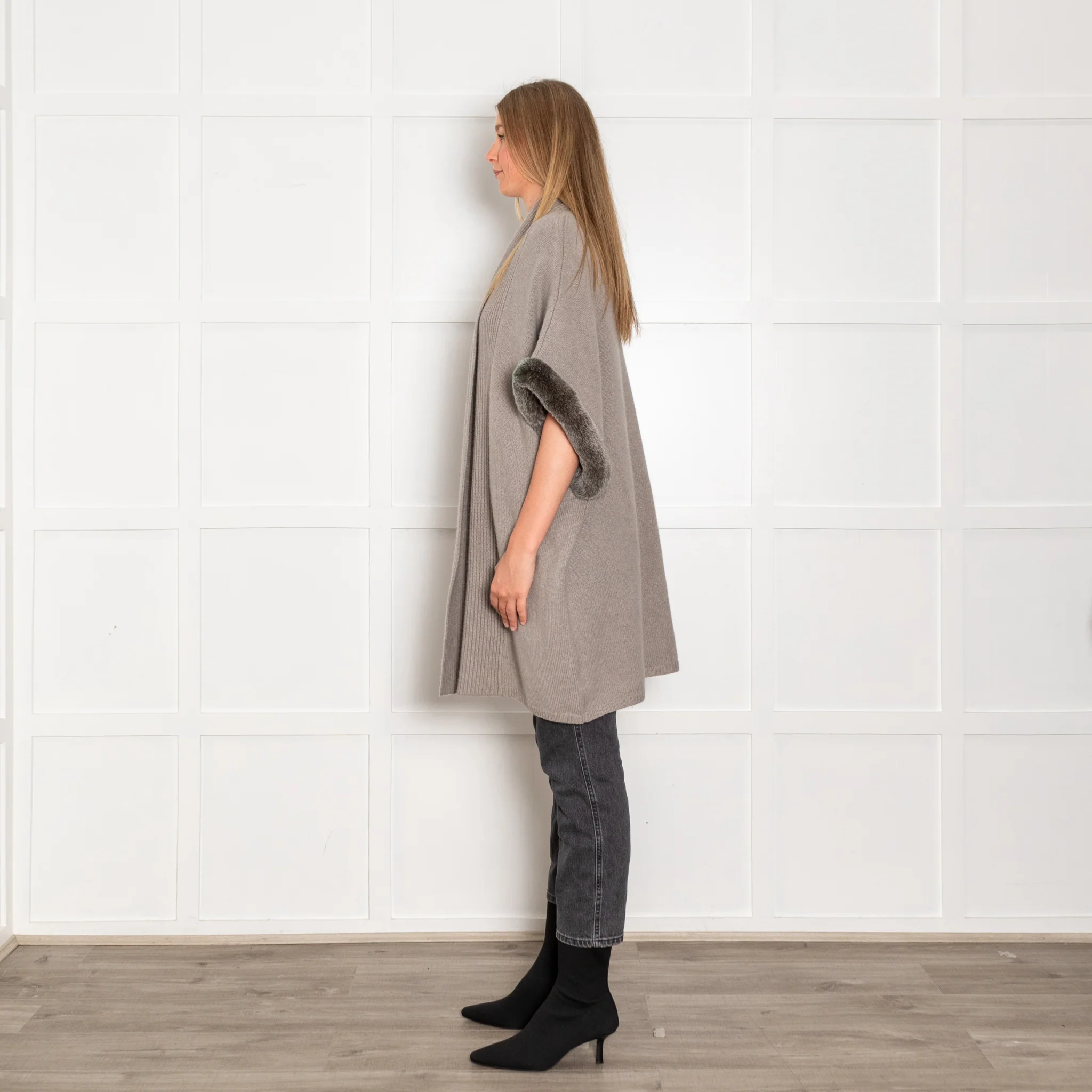 N.Peal Taupe Grey Cashmere Rabbit Fur Trim Sleeveless Cardigan - Image 4