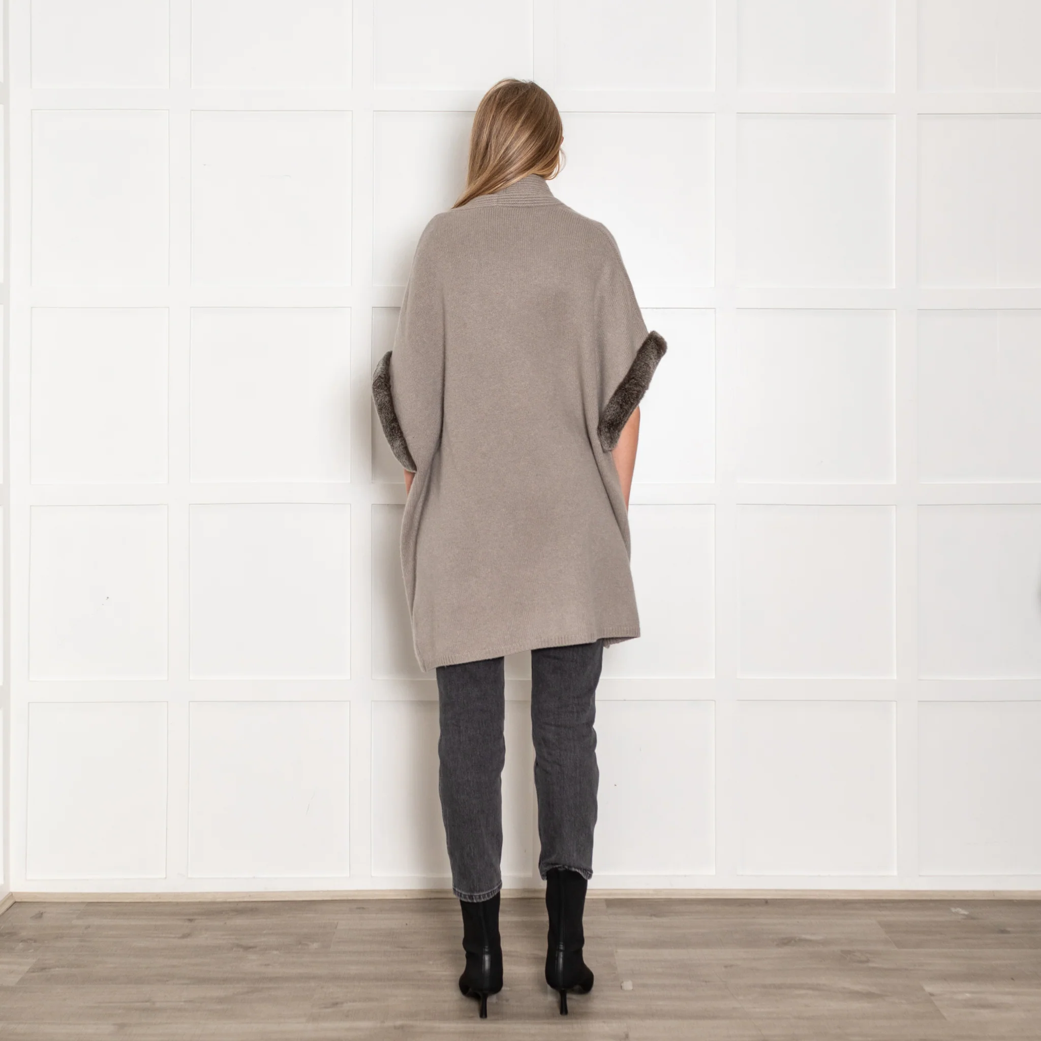 N.Peal Taupe Grey Cashmere Rabbit Fur Trim Sleeveless Cardigan - Image 5