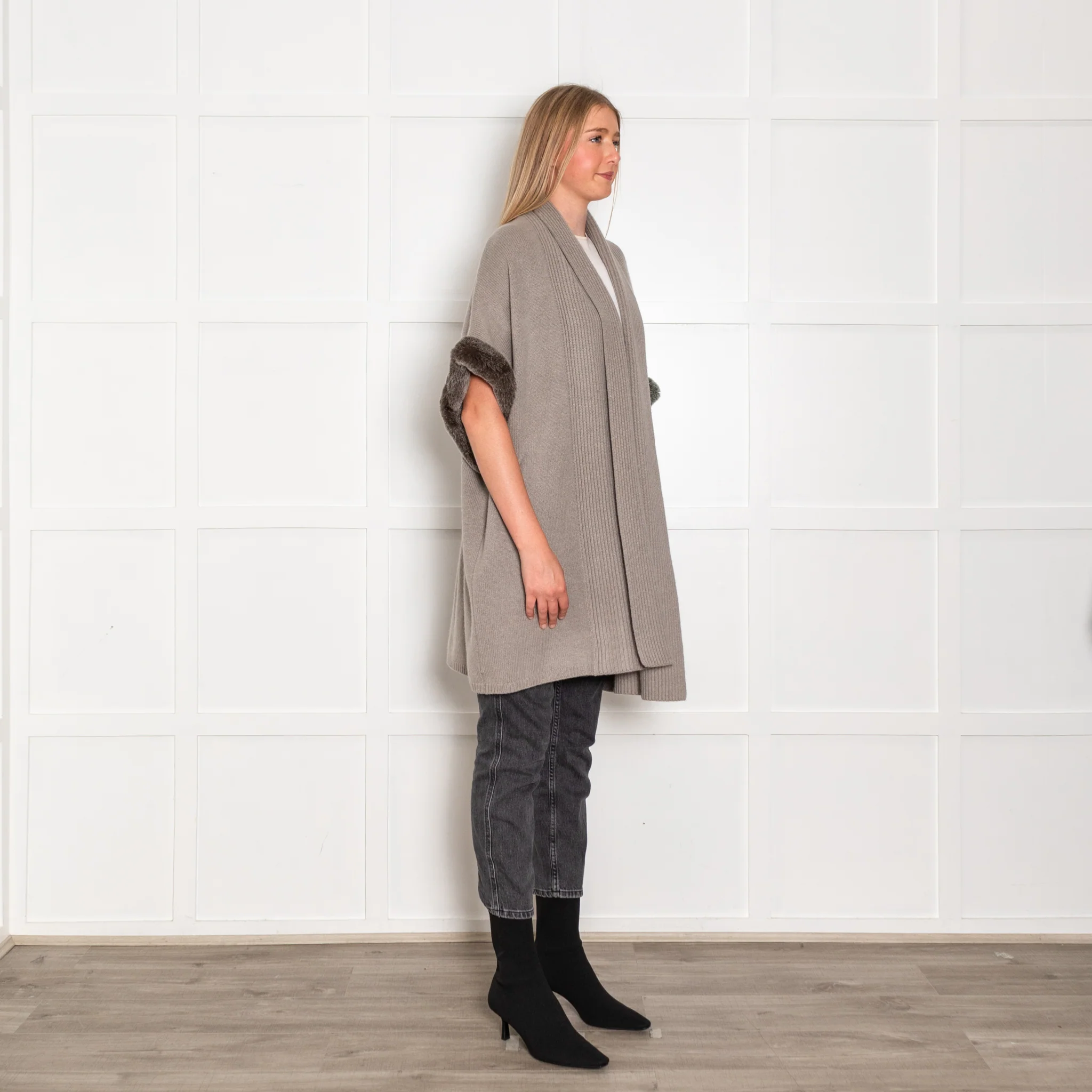 N.Peal Taupe Grey Cashmere Rabbit Fur Trim Sleeveless Cardigan - Image 7