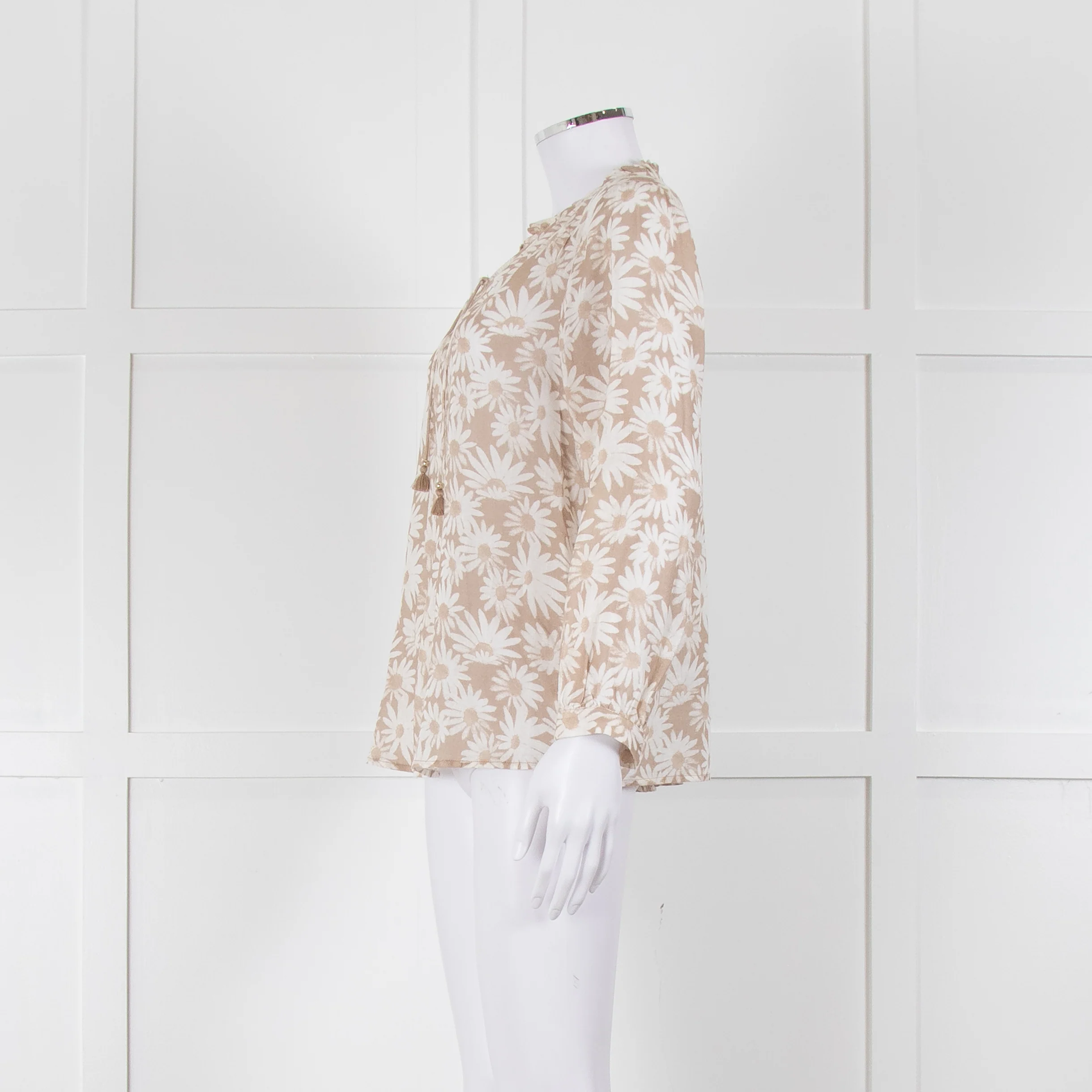 Paige Beige And White Daisy Print Top - Image 7