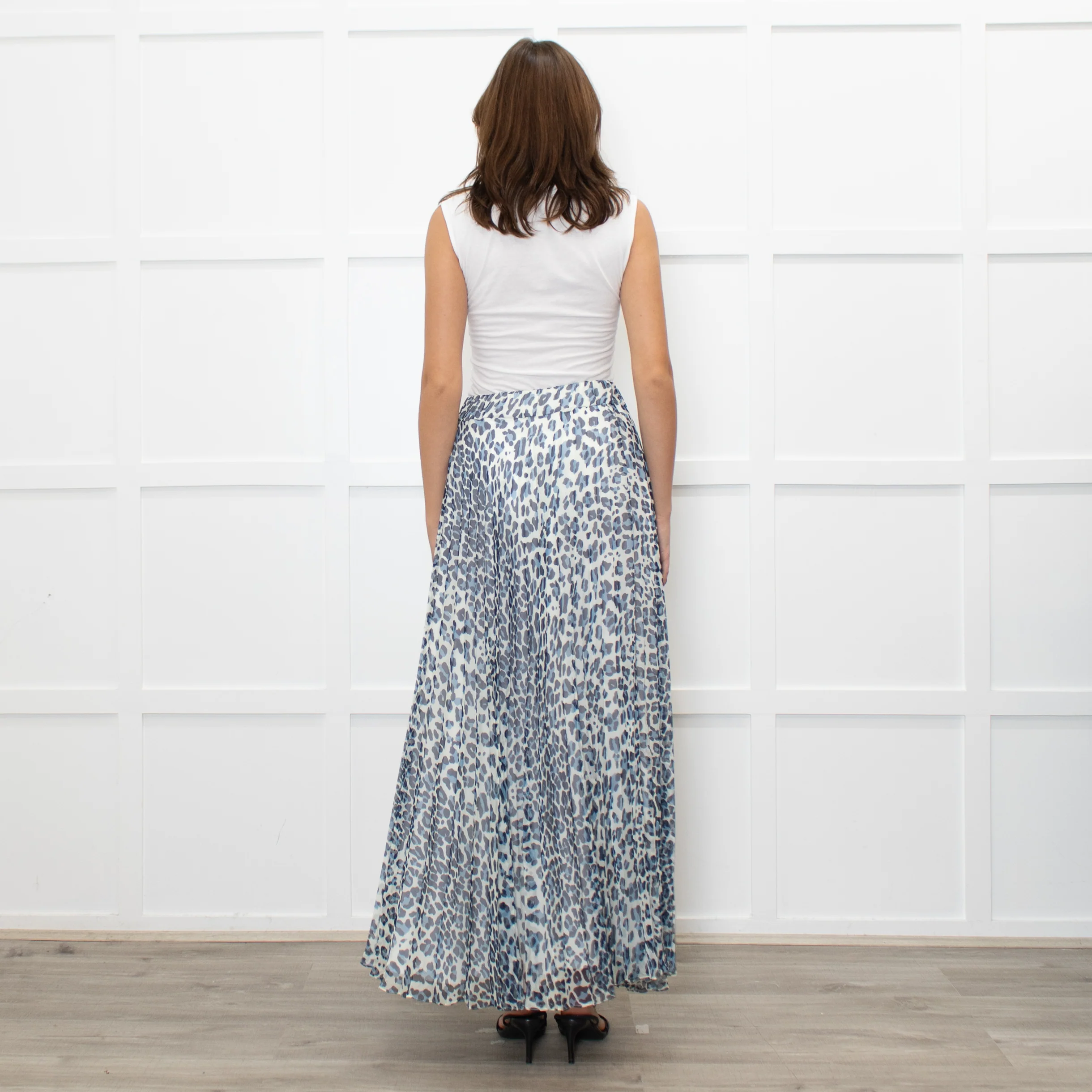P.A.R.O.S.H. White Blue Leopard Print Pleated Maxi Skirt - Image 5